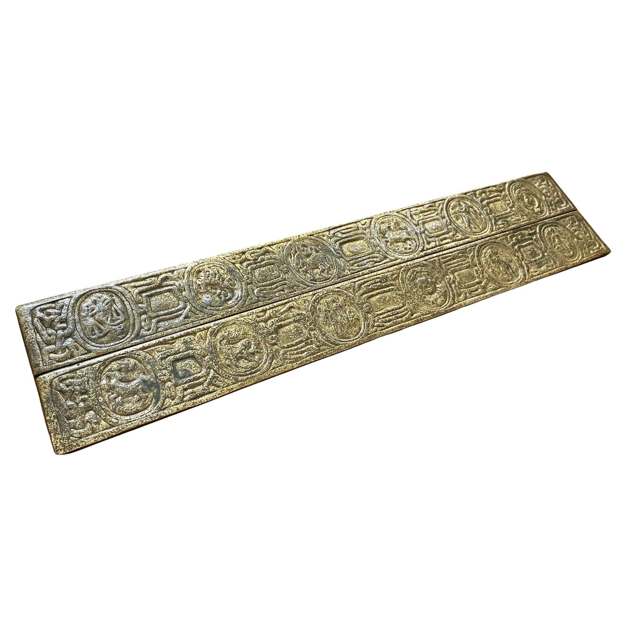 Paar mundgeblasene Enden, Gold Dore Bronze säuregeätzter Sternzeichen, 19 Zoll, Tiffany Studios im Angebot