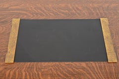 Tiffany Studios Griechischer Schlüssel Bronze Doré Blotter Ends mit Leder Schreibtisch Blotter