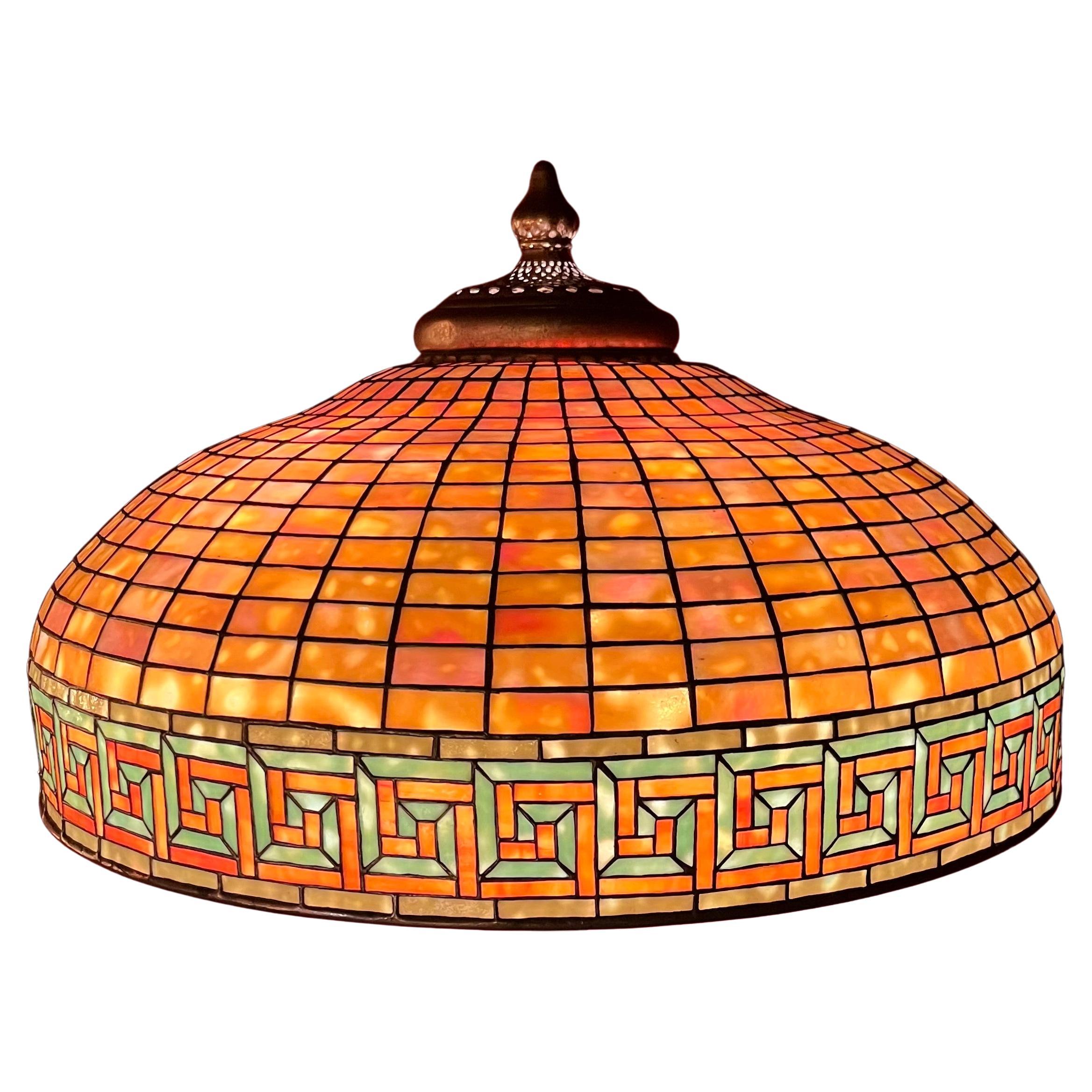 Art Nouveau Lampada da terra a chiave greca di Tiffany Studios in vendita