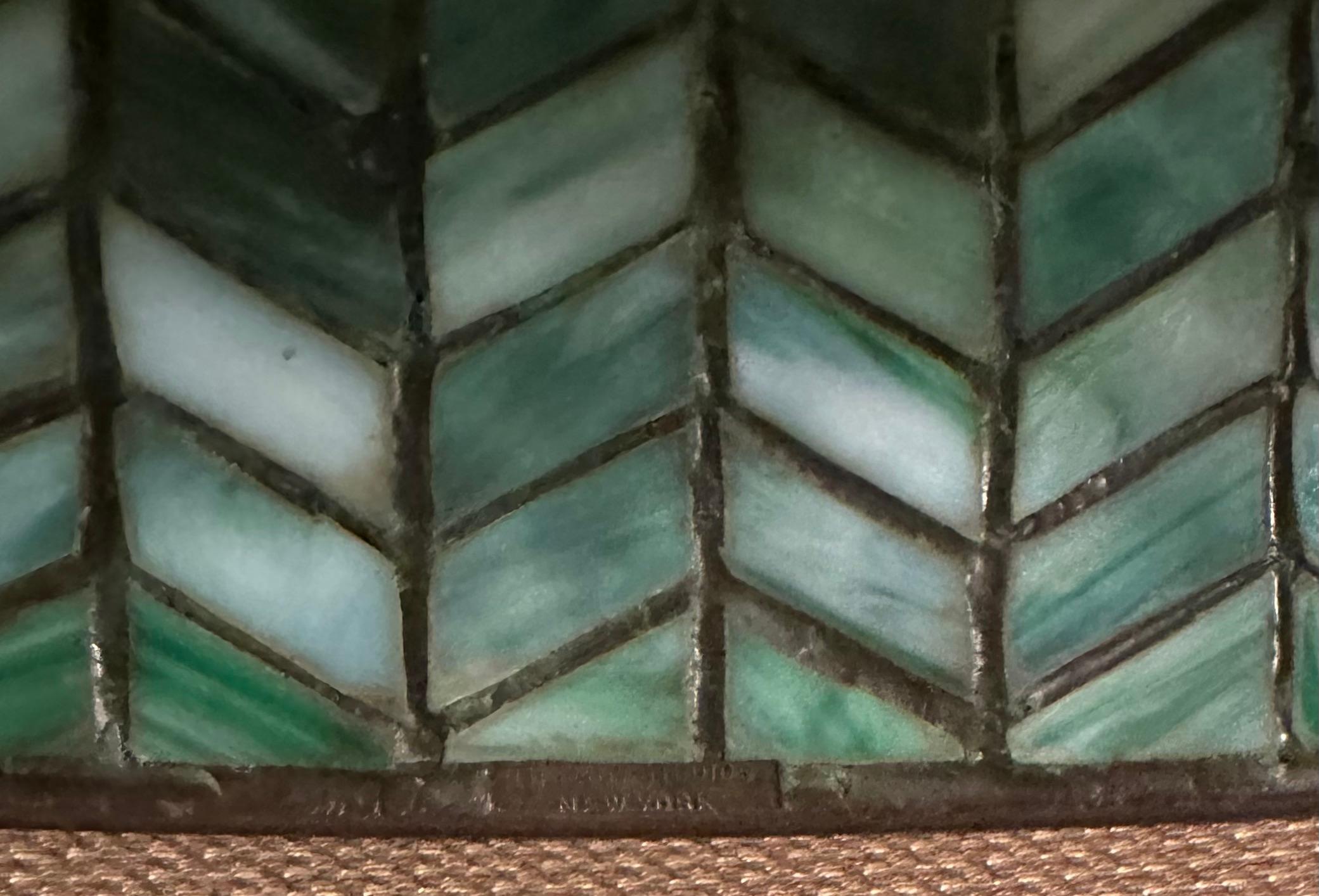 American Tiffany Studios Herringbone (Zipper) Table Lamp For Sale