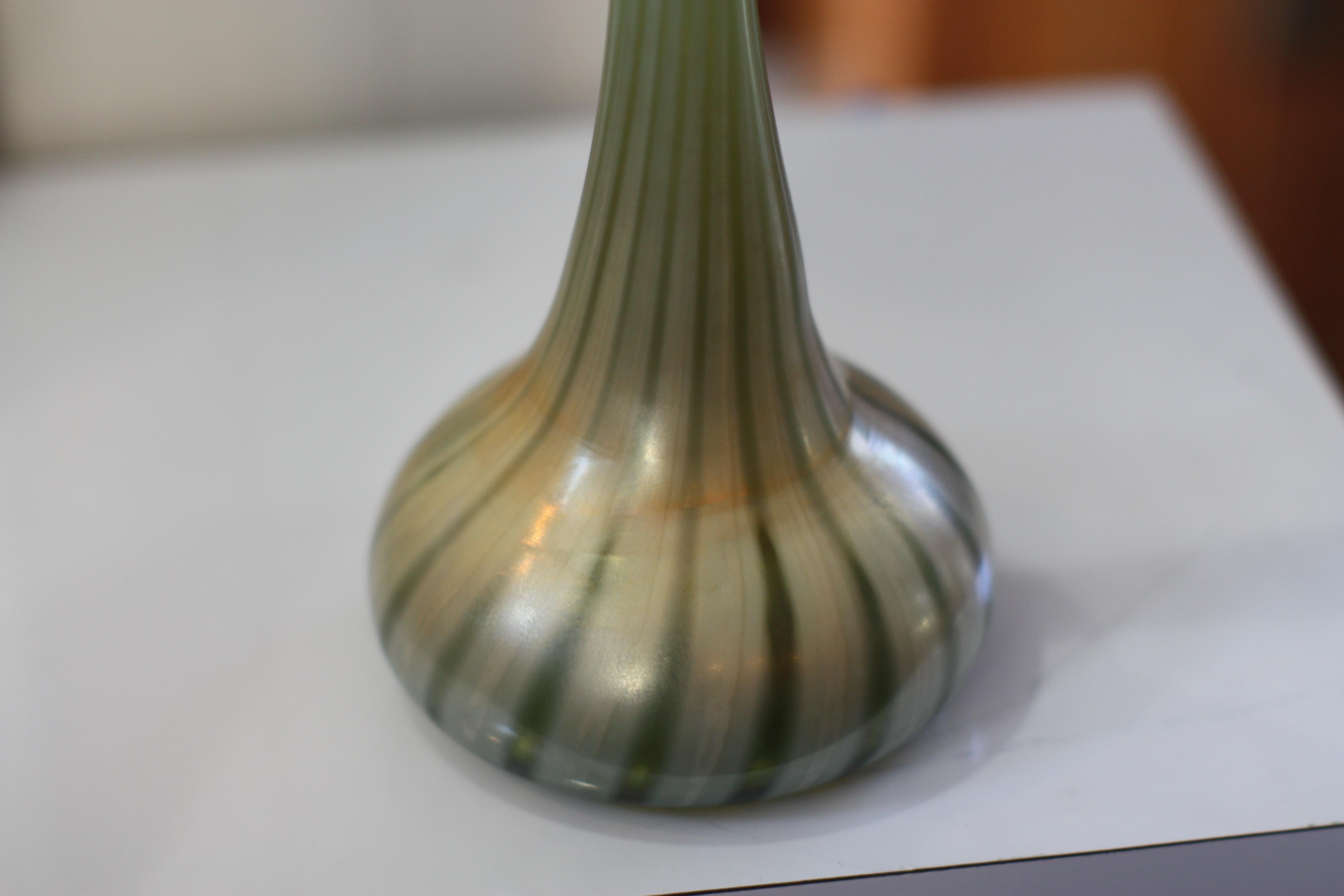 Vase en verre Tiffany Studios en forme de fleur en favrile « Jack-in-the-pulpit » en vente 1