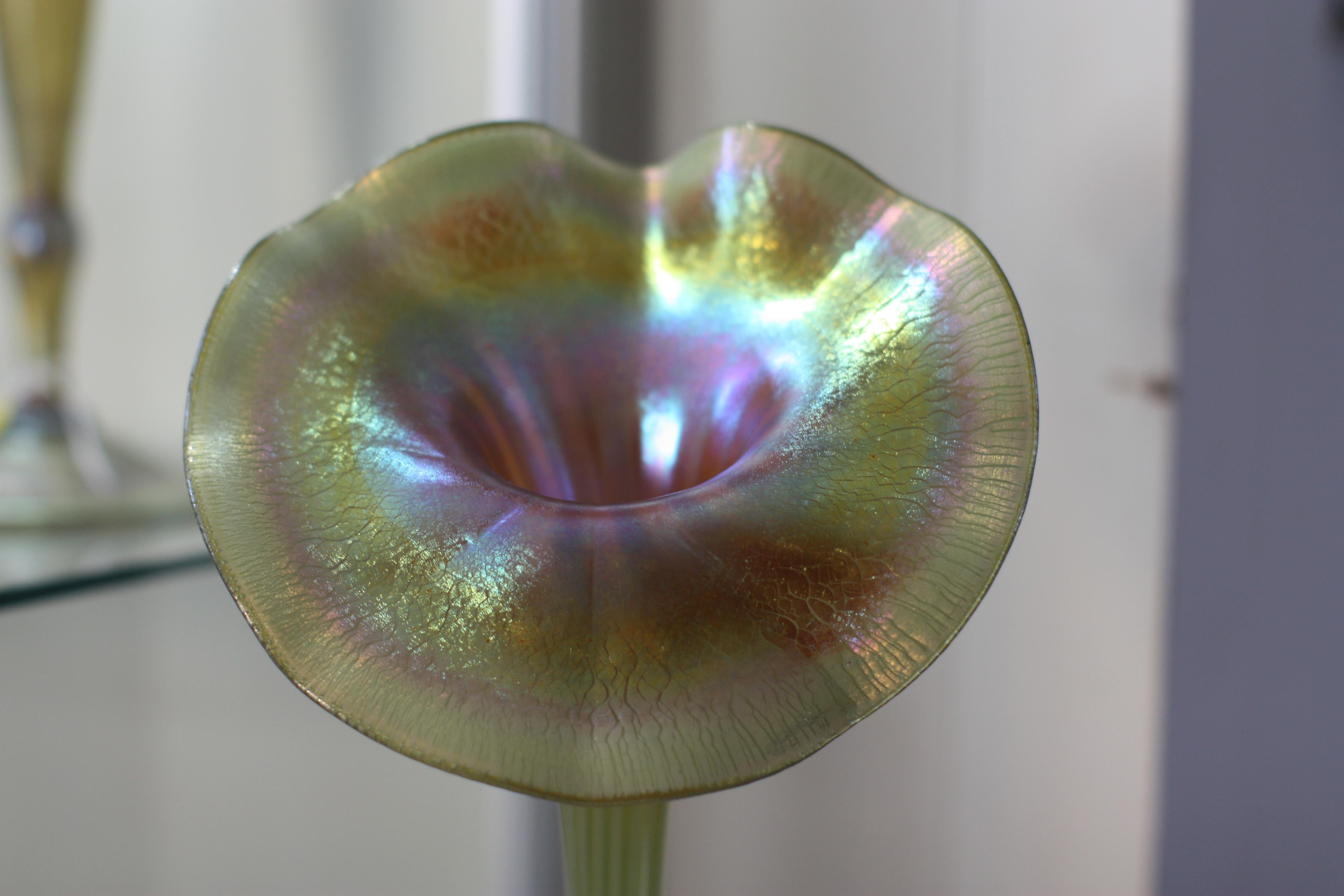 Vase en verre Tiffany Studios en forme de fleur en favrile « Jack-in-the-pulpit » en vente 4