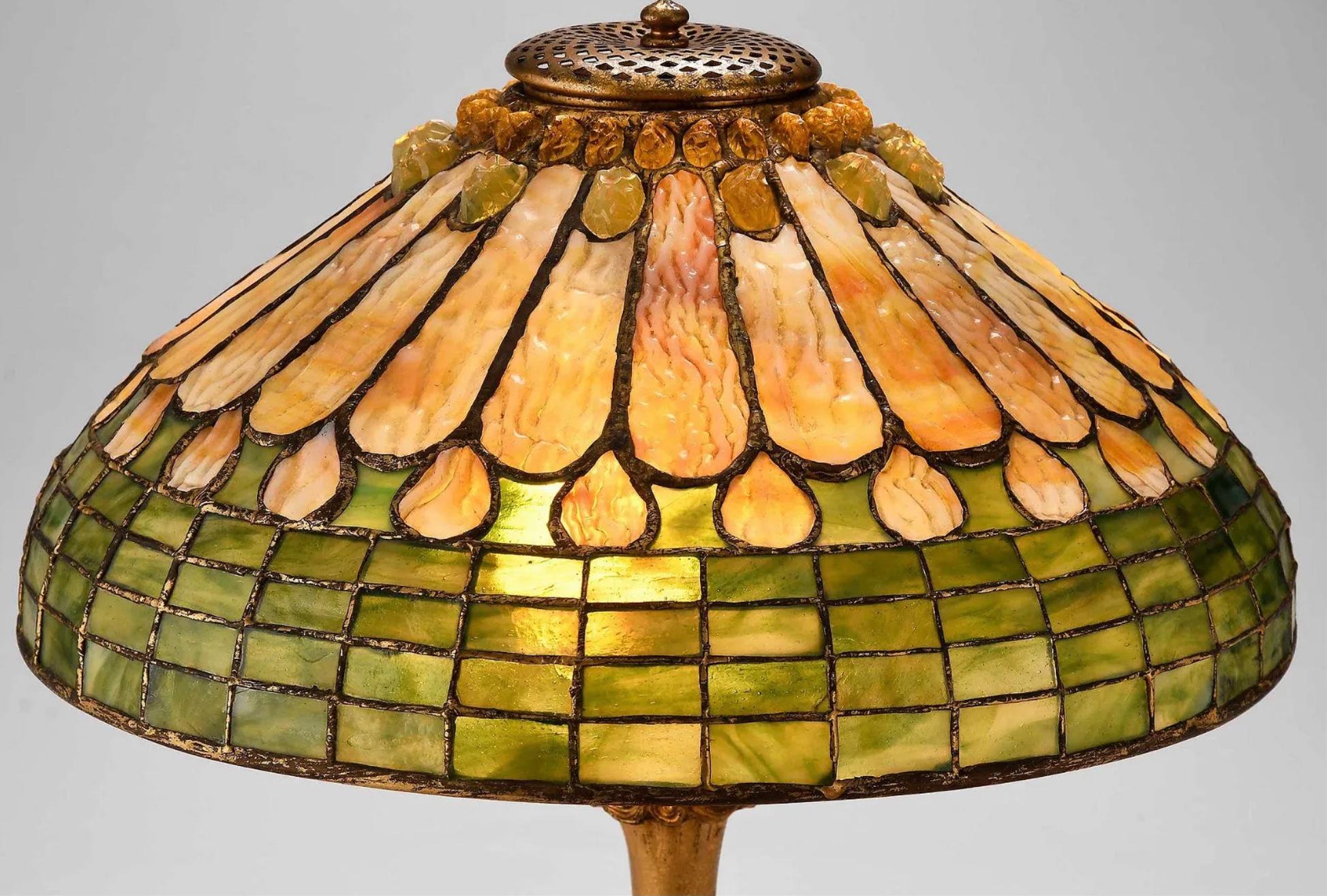Jeweled Feather-Tischlampe, Tiffany Studios. (Gegossen) im Angebot