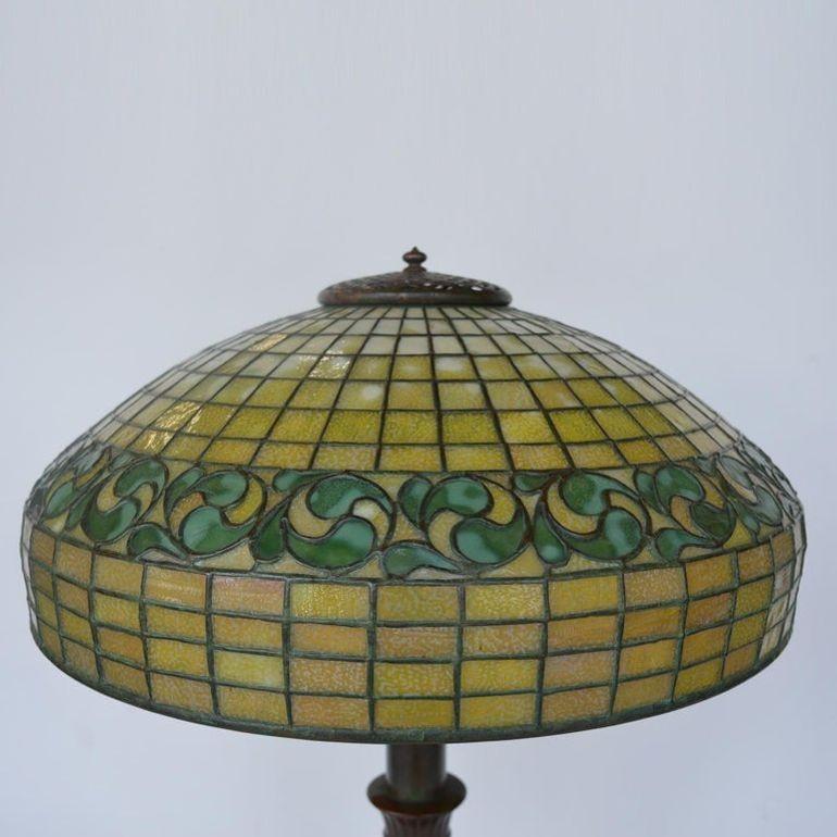 Lampe de table à feuilles de citronnier de Tiffany Studios.