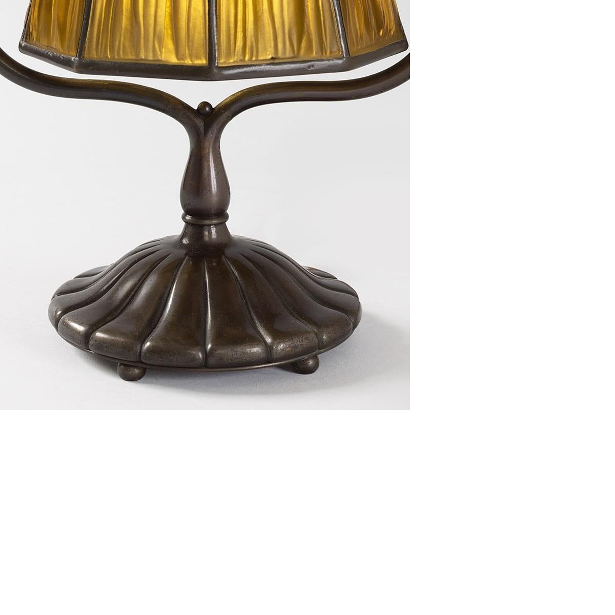 Art Nouveau Tiffany Studios ‘Linenfold’ Favrile Glass and Bronze Desk Lamp