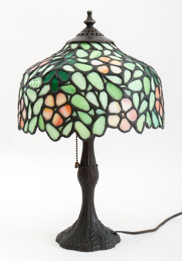 Tiffany Studios Manner Boudoir Table Lamp For Sale 2