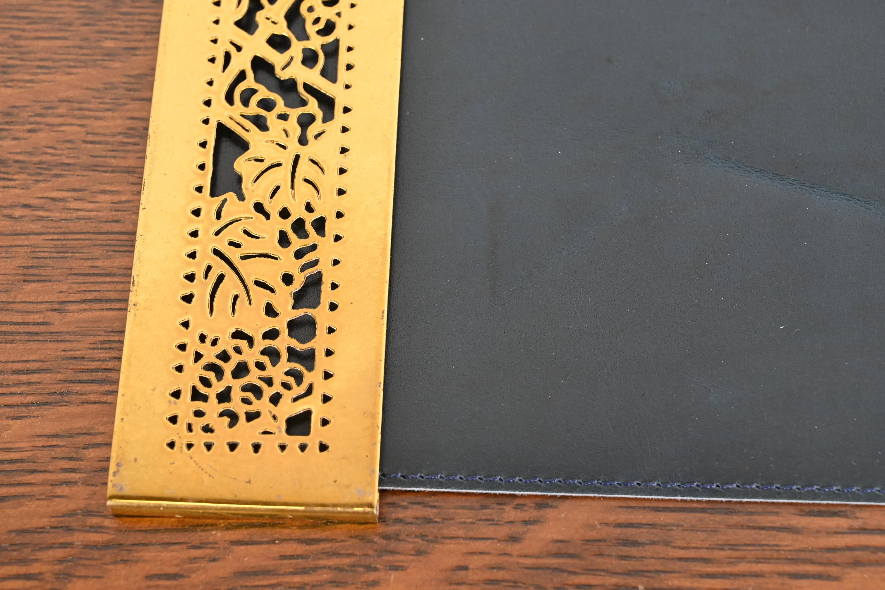 Bronzo Tiffany Studios New Grapevine Bronze Doré Blotter Ends Con Blotter da tavolo in pelle in vendita
