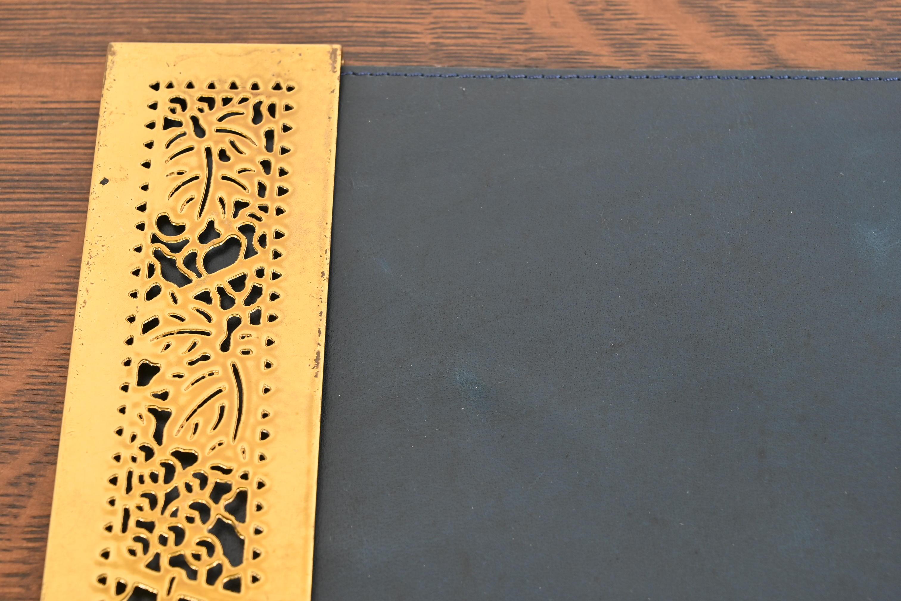 Tiffany Studios New Grapevine Bronze Doré Blotter Ends Con Blotter da tavolo in pelle in vendita 1