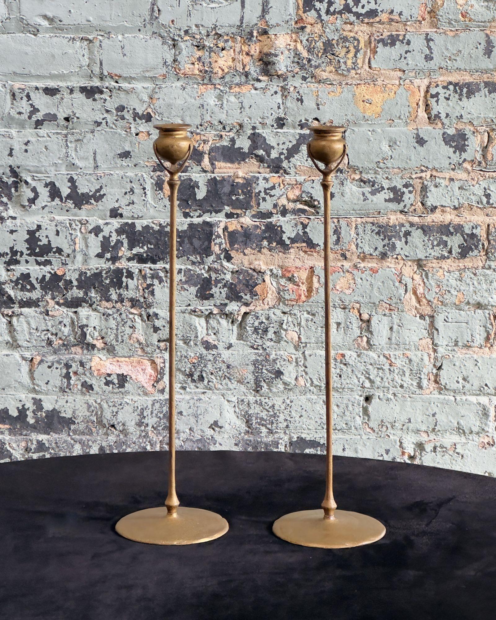 Art déco Tiffany Studios New York 1213 chandeliers en bronze doré en vente