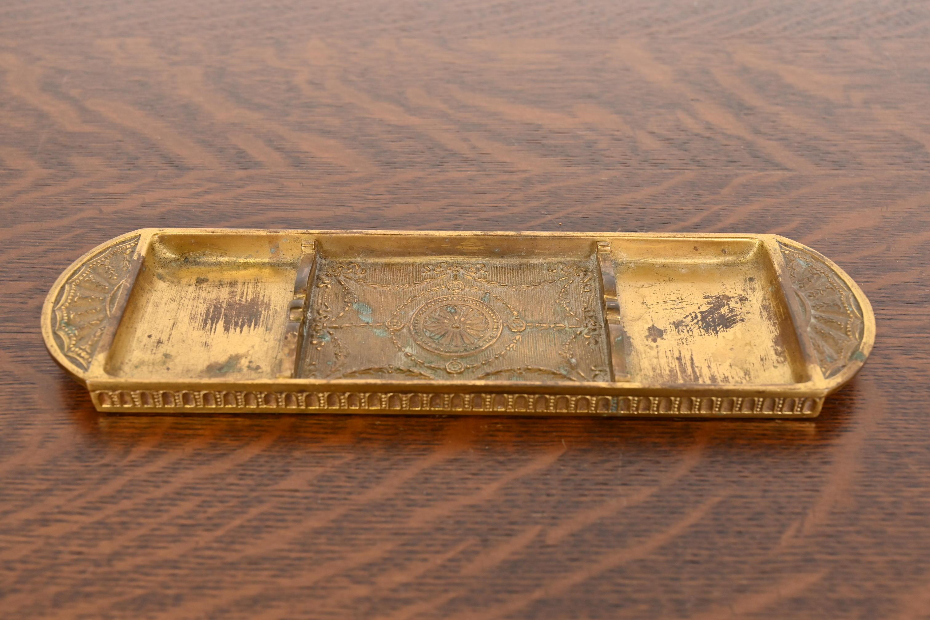 Tiffany Studios New York Adam Bronze Doré Stifttablett (Arts and Crafts) im Angebot