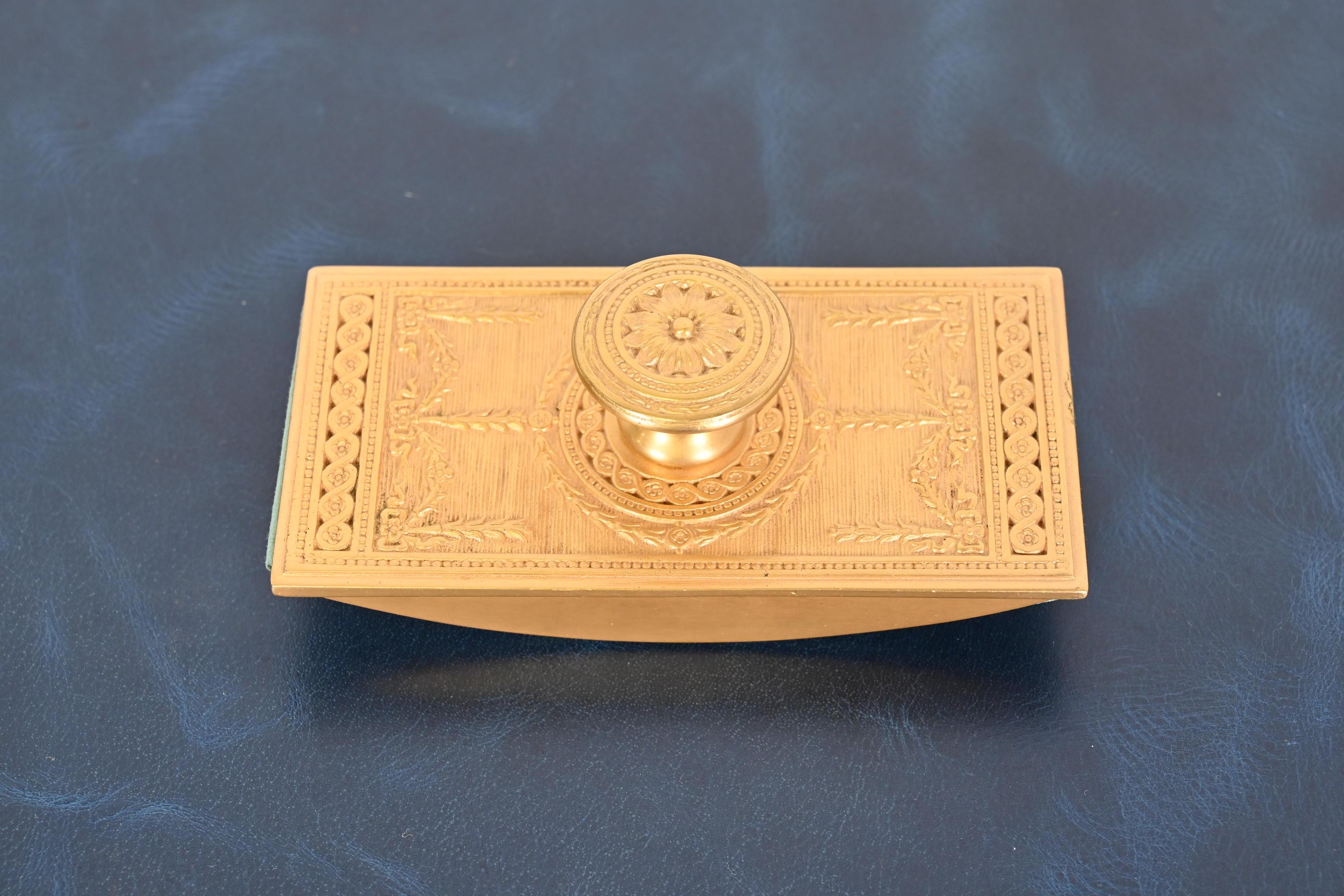 Eine prächtige antike vergoldete Bronze neoklassischen oder Adam Stil Rocker Blotter

Von Tiffany Studios (signiert an der Seite)

New York, USA, Anfang des 20. Jahrhunderts

Maße: 5,5 