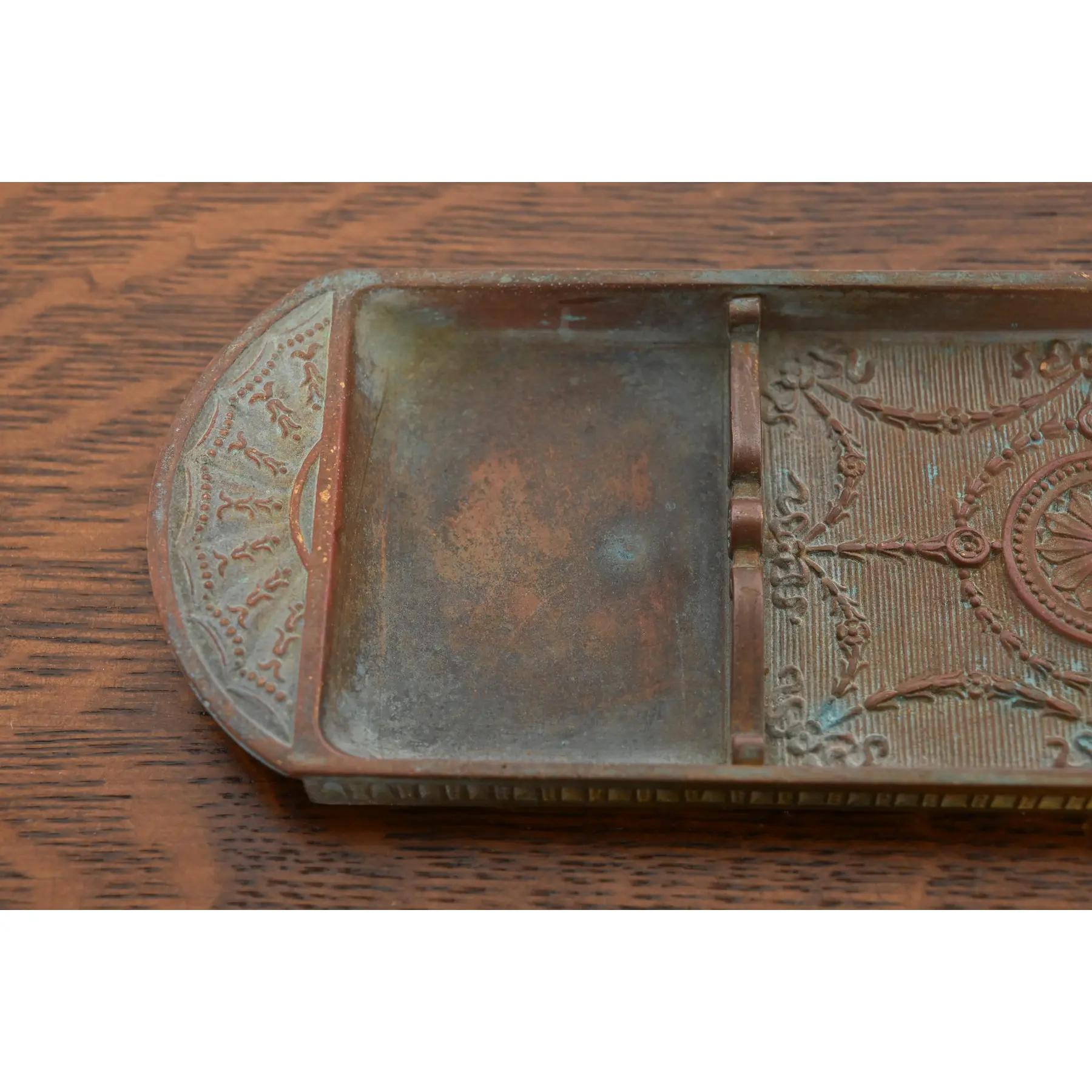 Vassoio per penne in bronzo Studio Adams di Tiffany Studios New York In condizioni buone in vendita a South Bend, IN