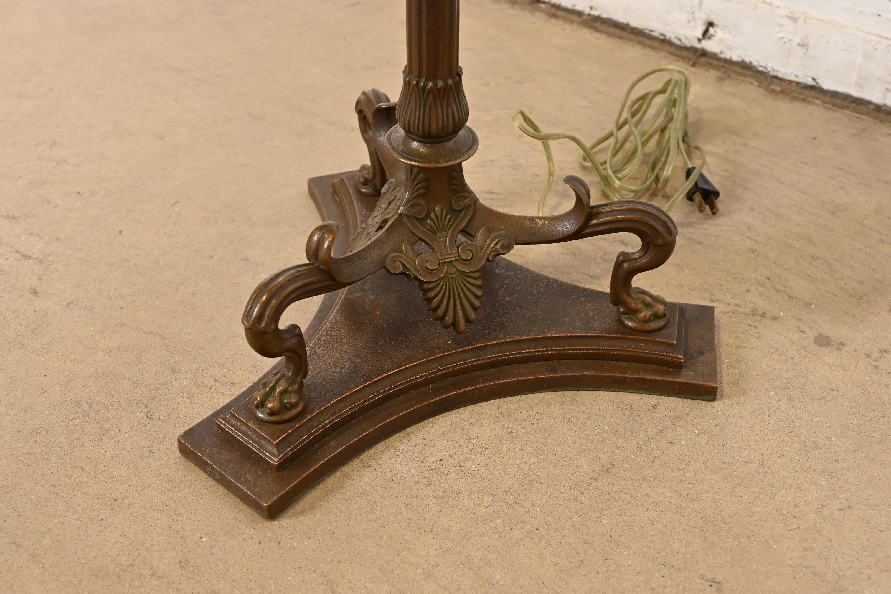 Tiffany Studios Nueva York Lámpara de pie Aladino de bronce y cristal de favrile en venta 3