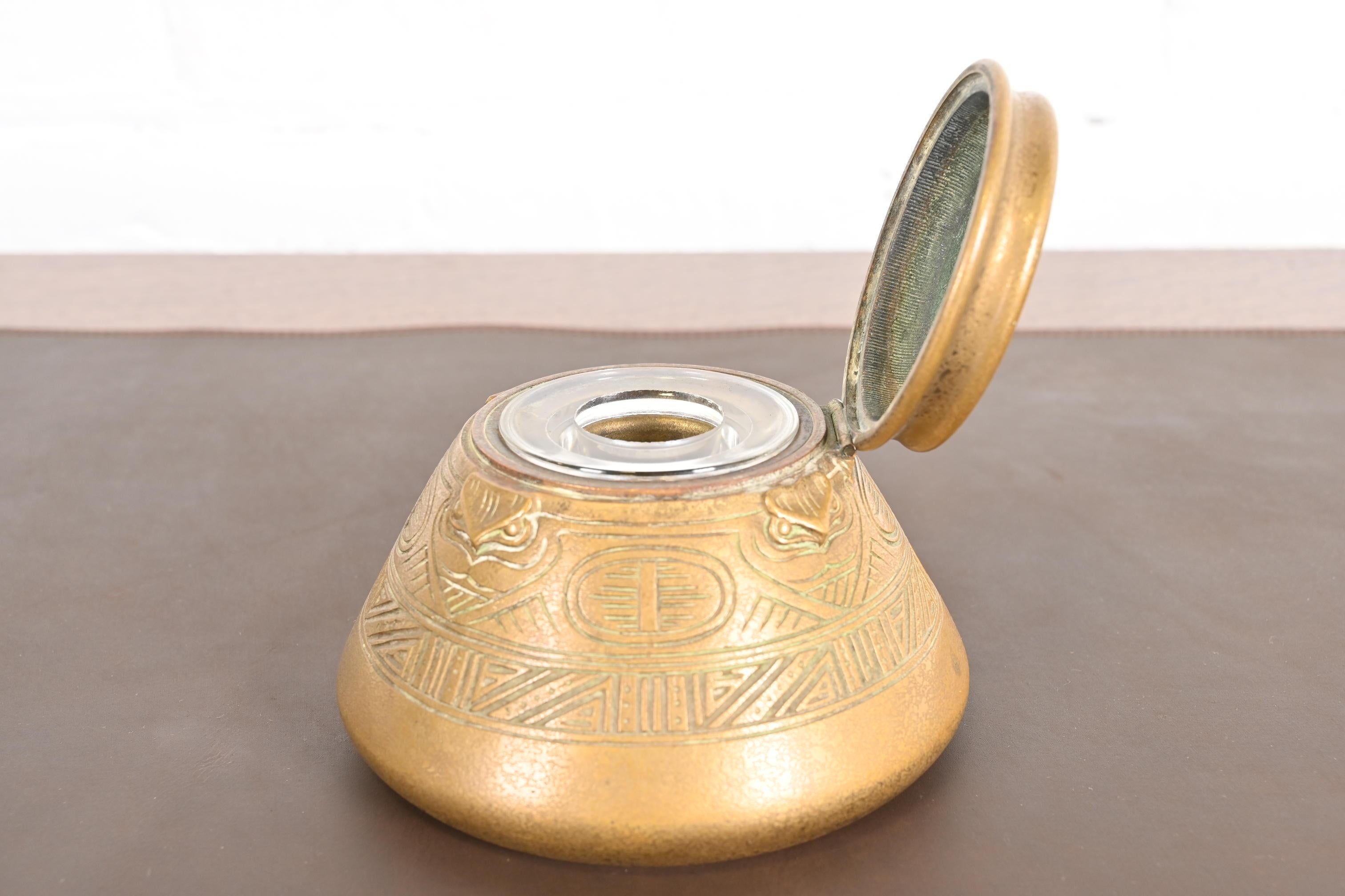 Tiffany Studios New York Indianer Bronze Doré Tintenfass im Angebot 1