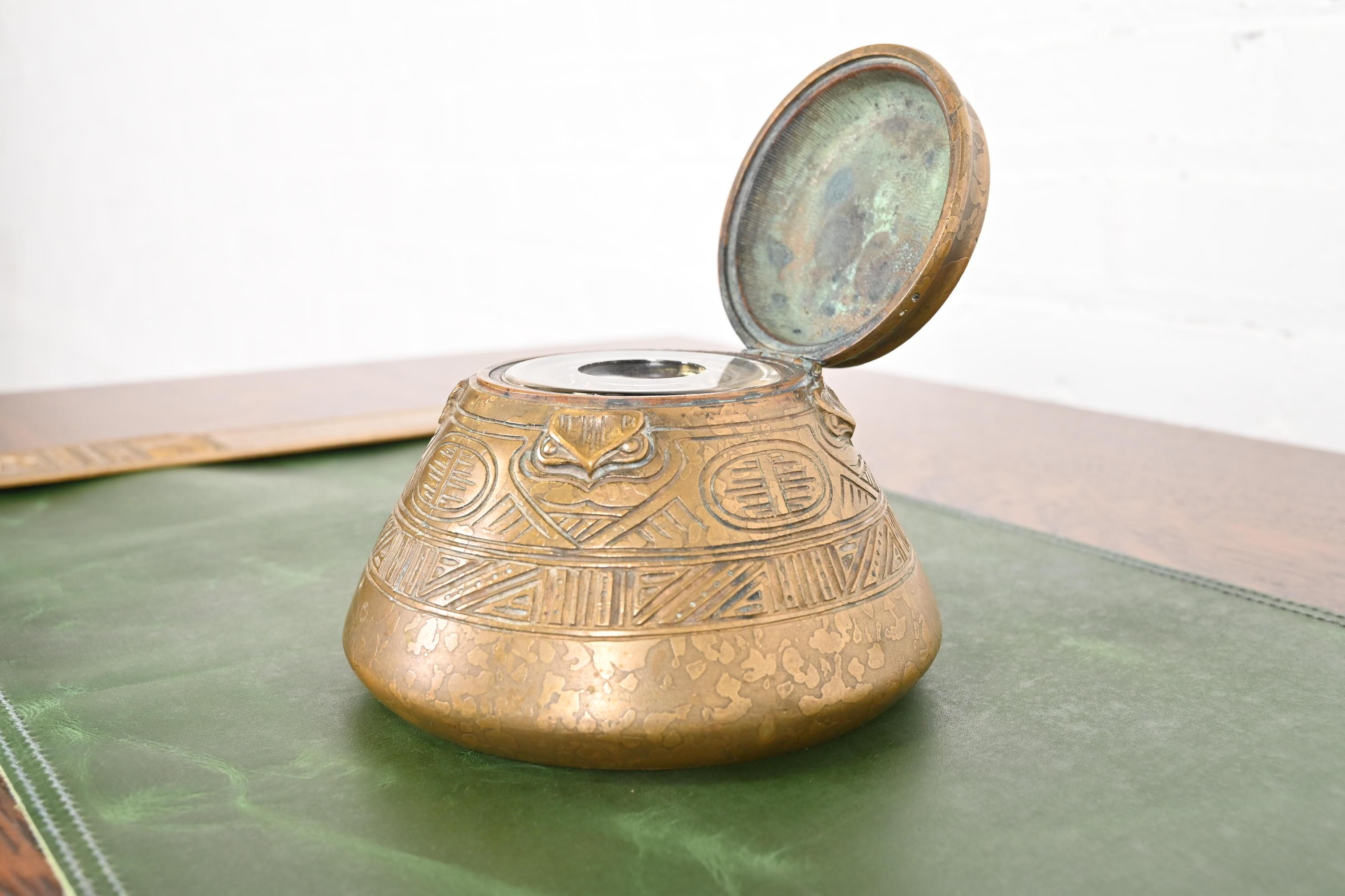 Bronzo Calamaio Doré in bronzo degli Indiani d'America di Tiffany Studios New York in vendita