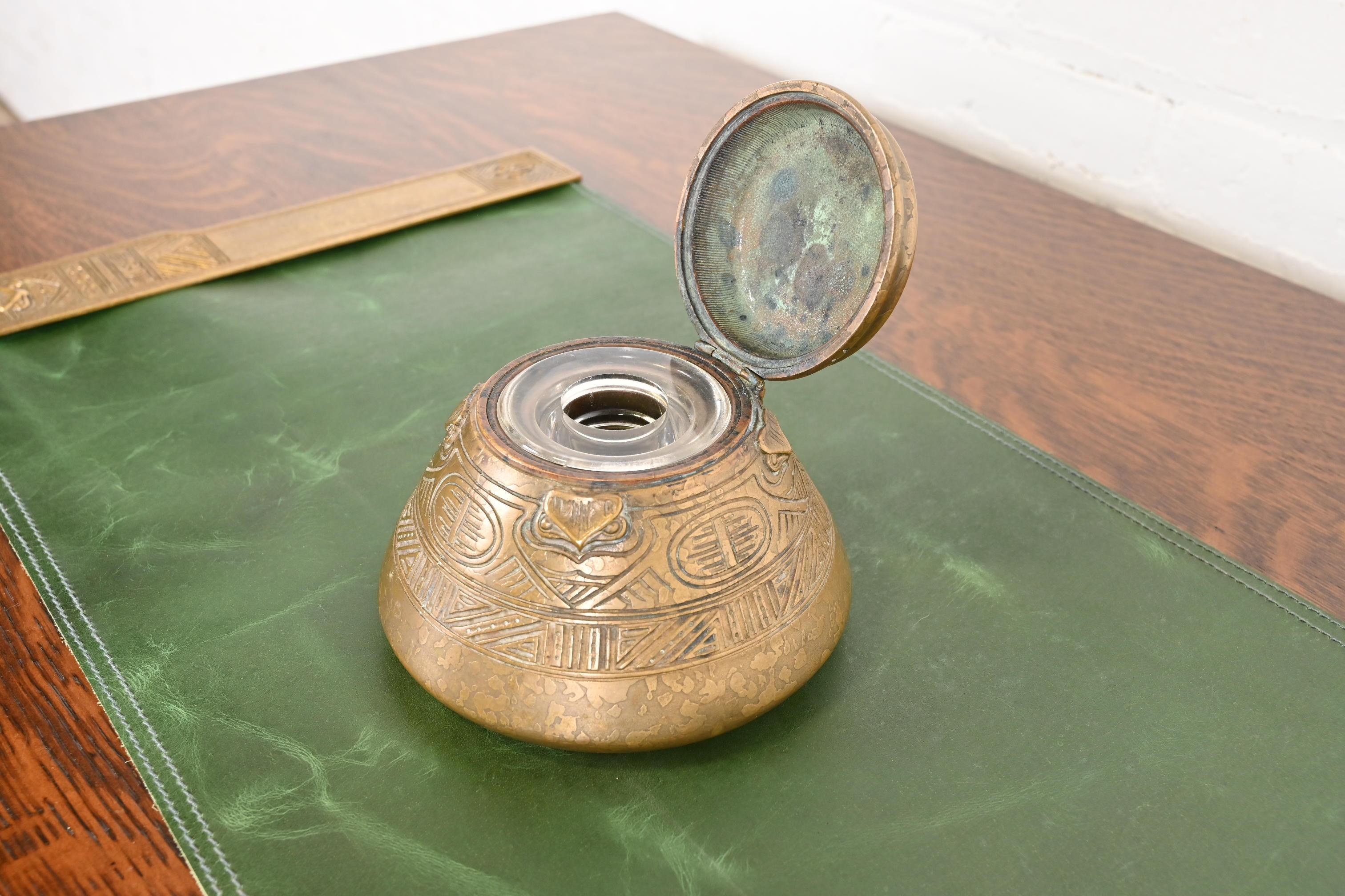 Calamaio Doré in bronzo degli Indiani d'America di Tiffany Studios New York in vendita 2