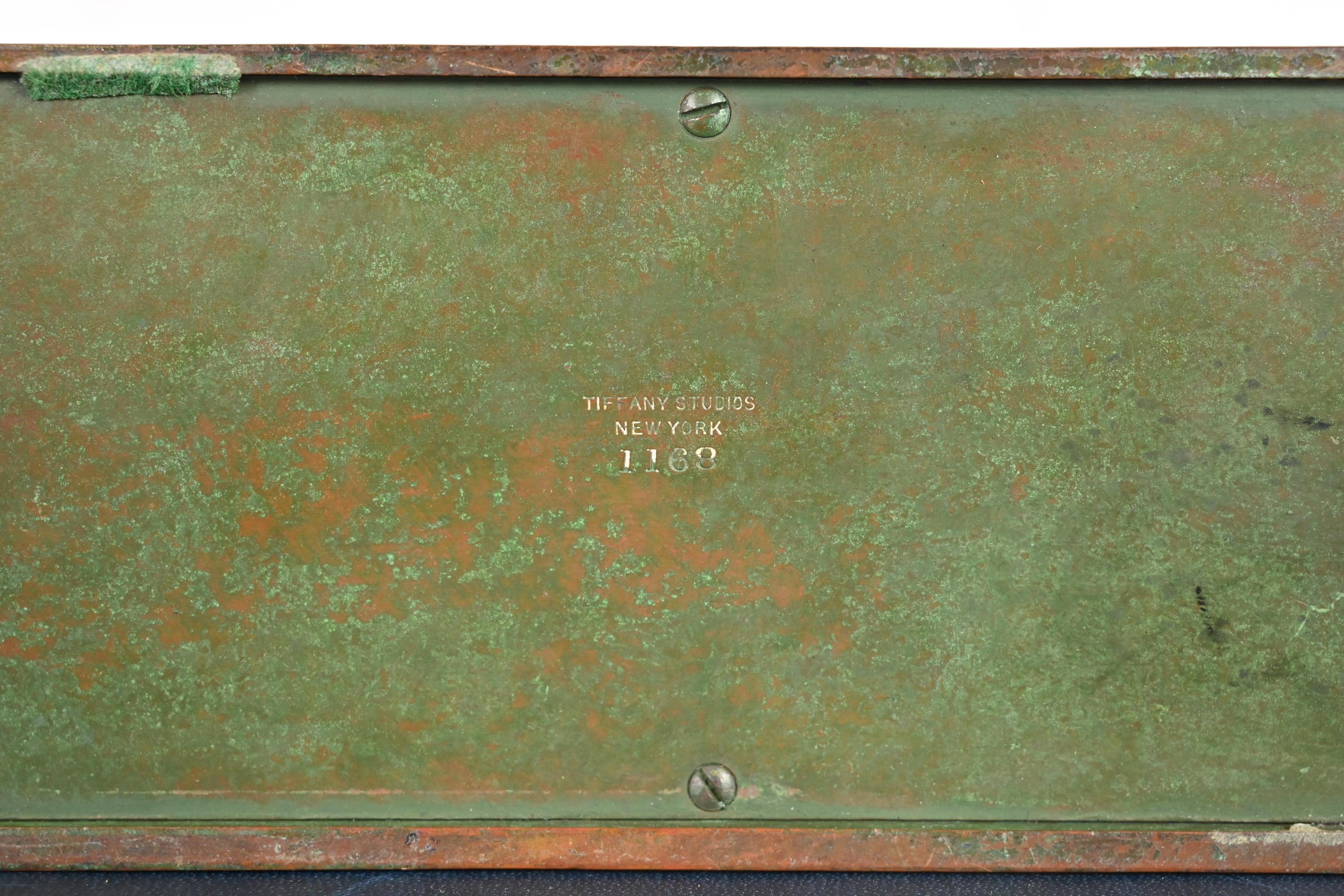 Tiffany Studios New York Modello Indiano Americano Portalettere in bronzo in vendita 2