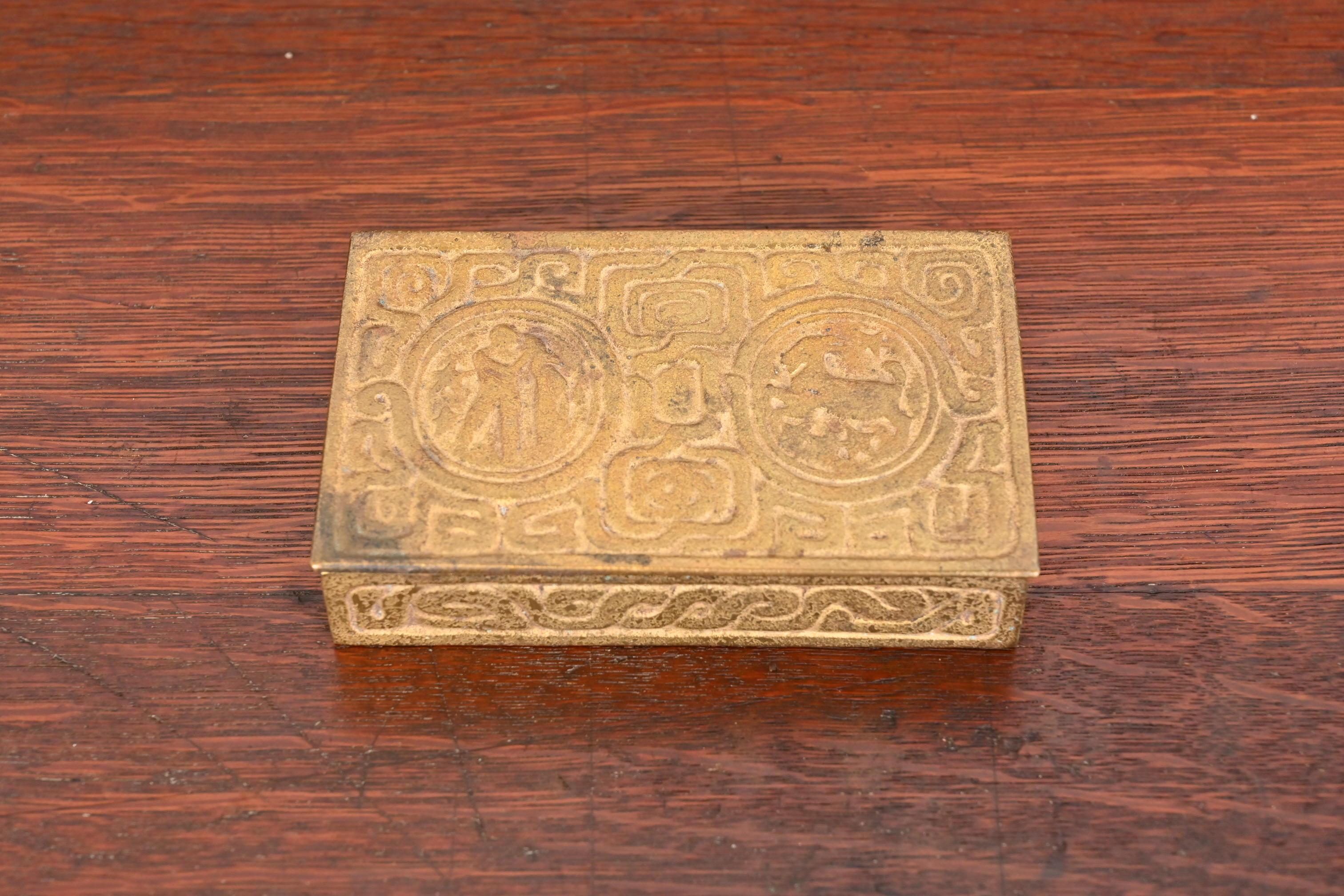 Tiffany Studios New York Art Deco Zodiac Bronze Doré Box (Arts and Crafts) im Angebot