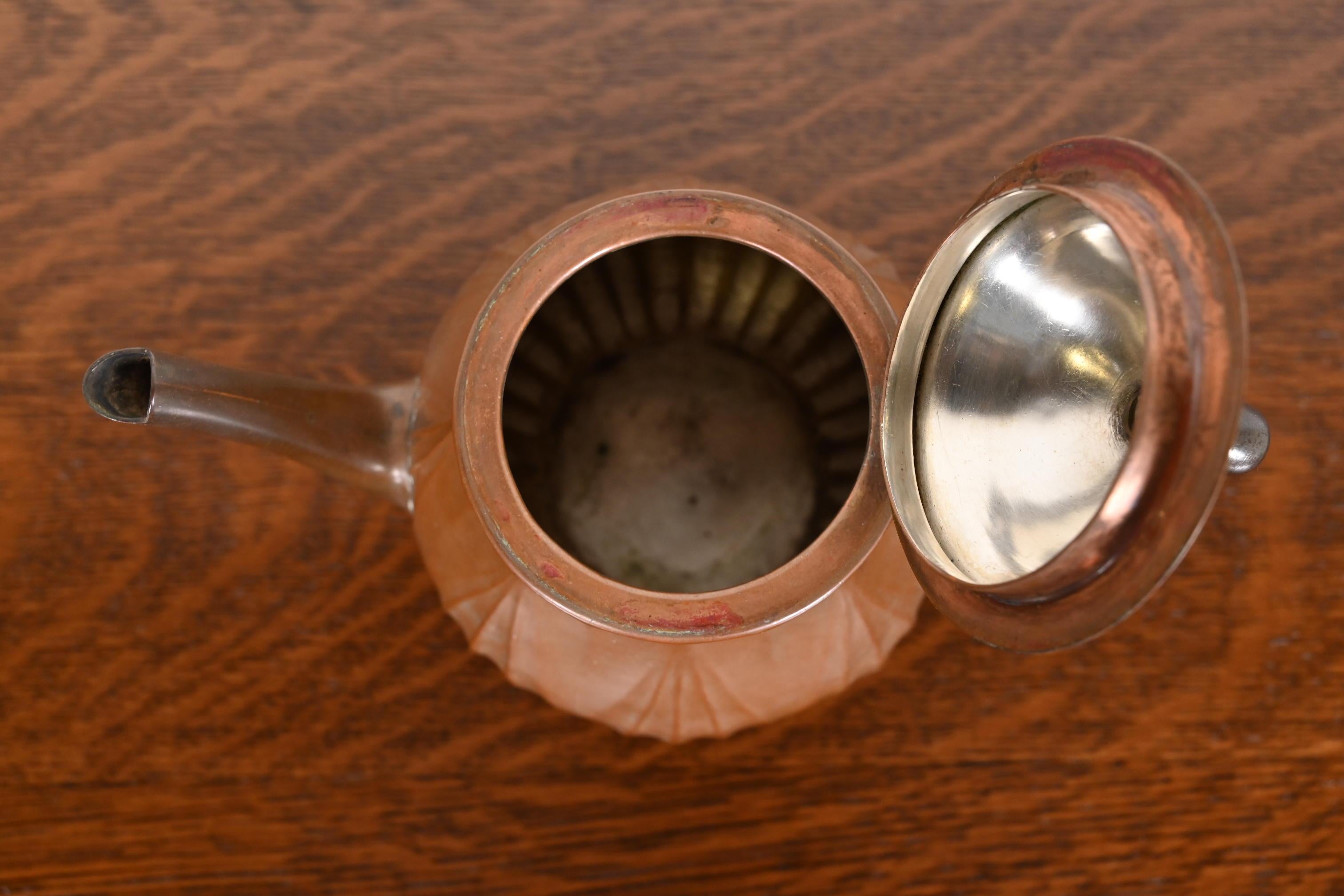 Tiffany Studios New York Arts & Crafts Copper Tea Kettle, Circa 1910 For Sale 4