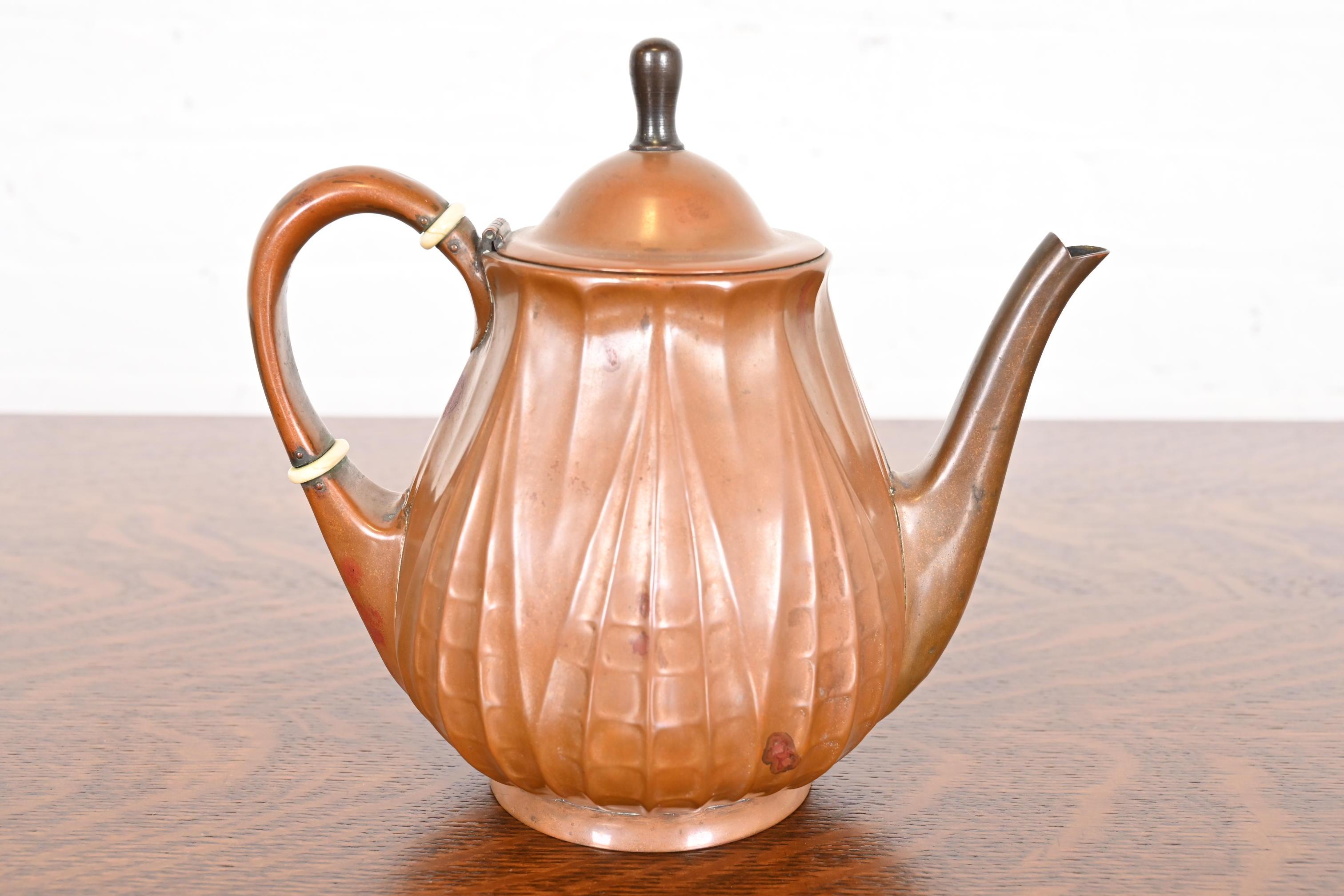 Tiffany Studios New York Arts & Crafts Copper Tea Kettle, Circa 1910 For Sale 5