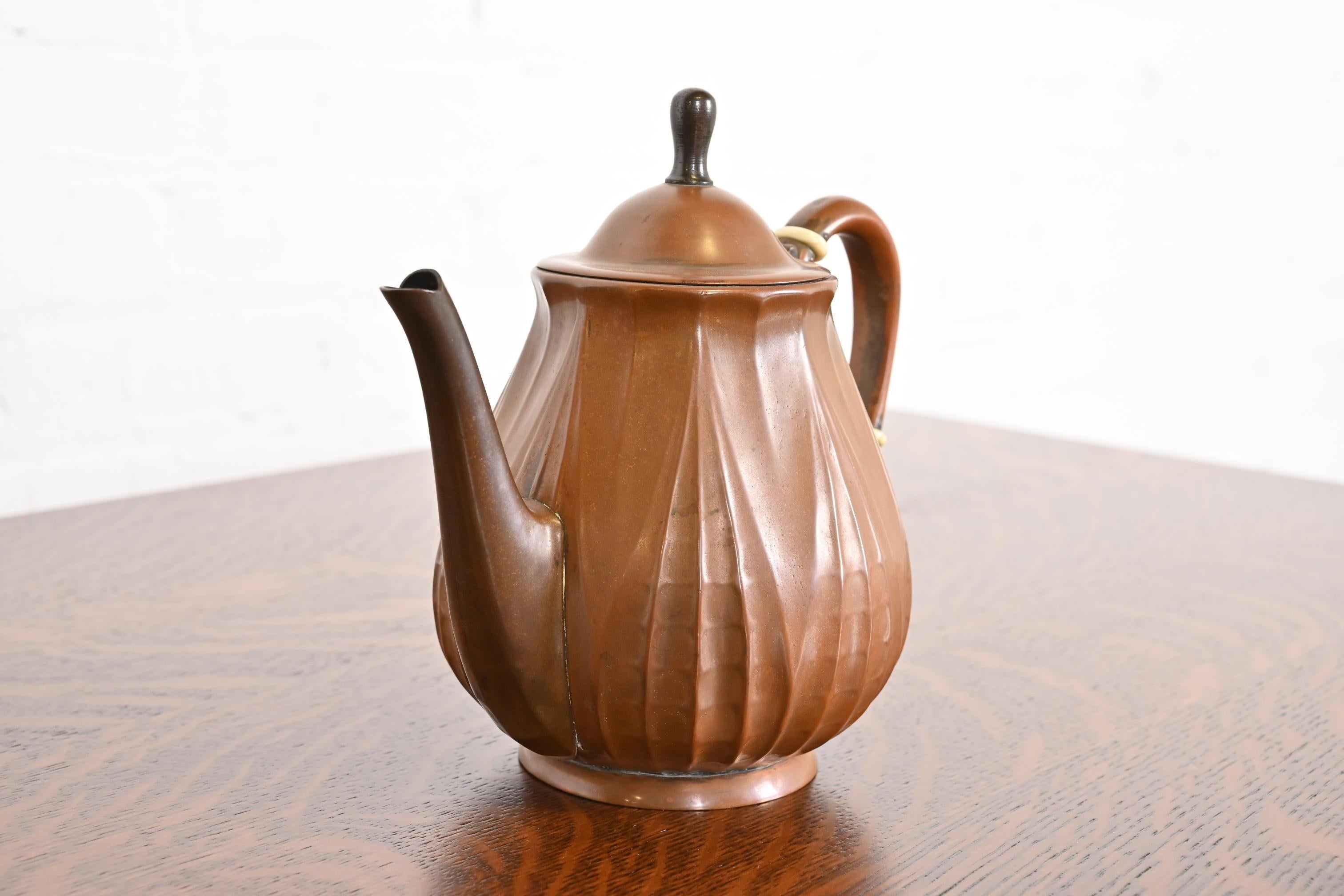 Tiffany Studios New York Arts & Crafts Copper Tea Kettle, Circa 1910 For Sale 1