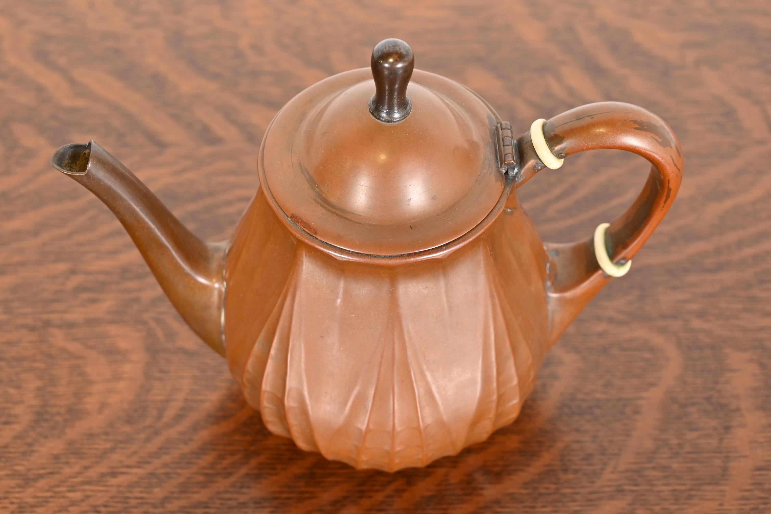 Tiffany Studios New York Arts & Crafts Copper Tea Kettle, Circa 1910 For Sale 2