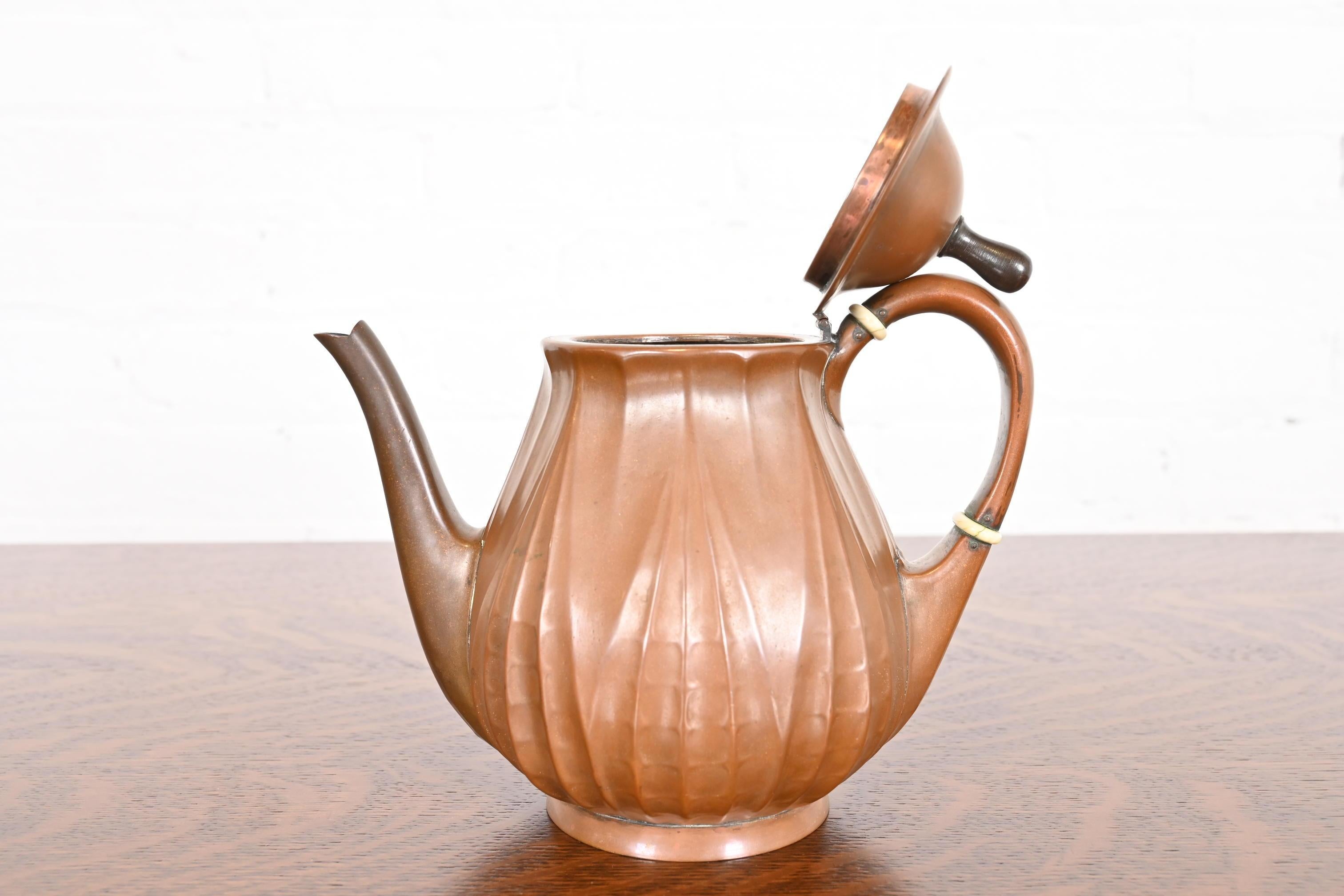 Tiffany Studios New York Arts & Crafts Copper Tea Kettle, Circa 1910 For Sale 3