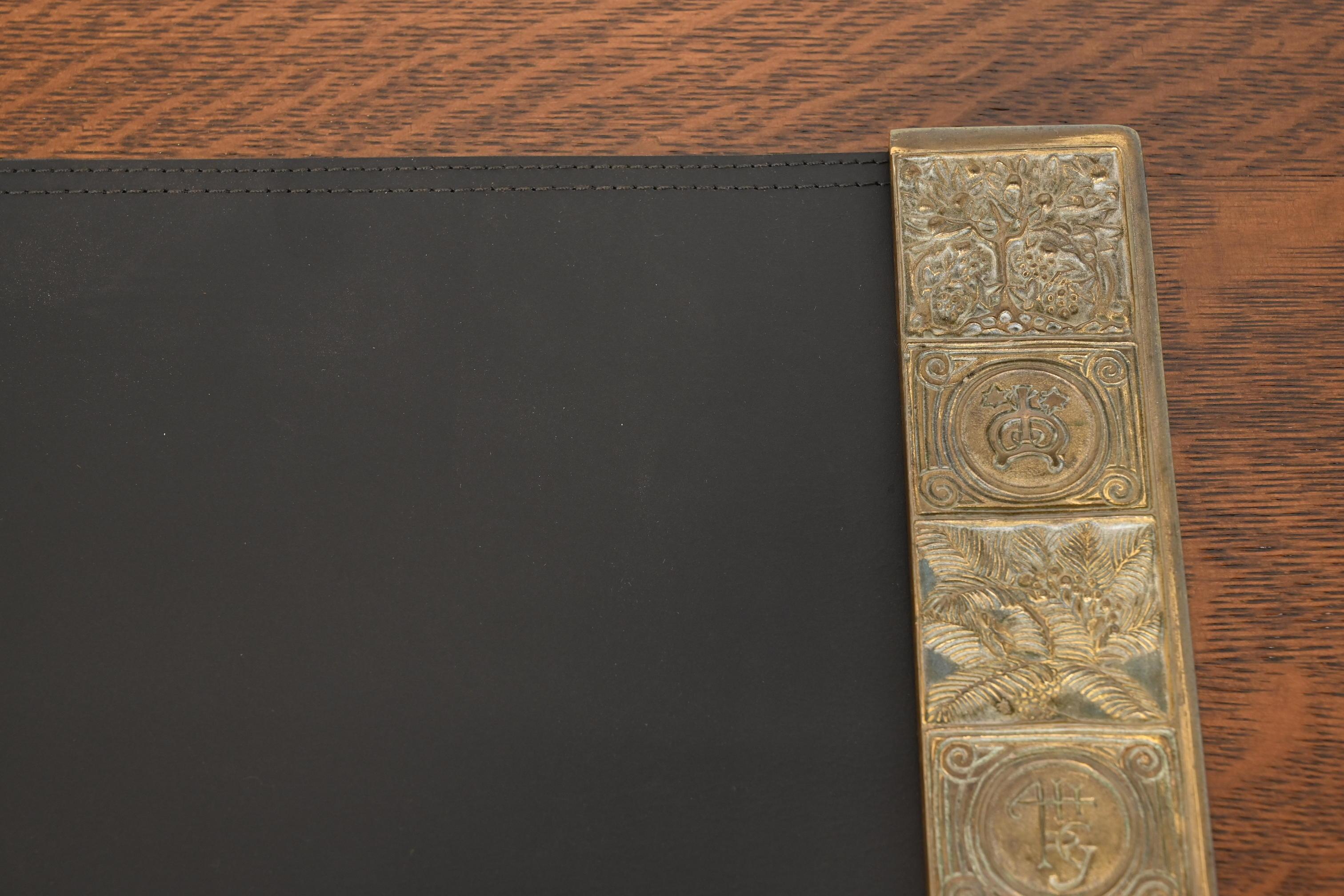 Segnalibro Tiffany Studios New York Bronzo Doré Blotter Termina con Blotter in Pelle in vendita 2