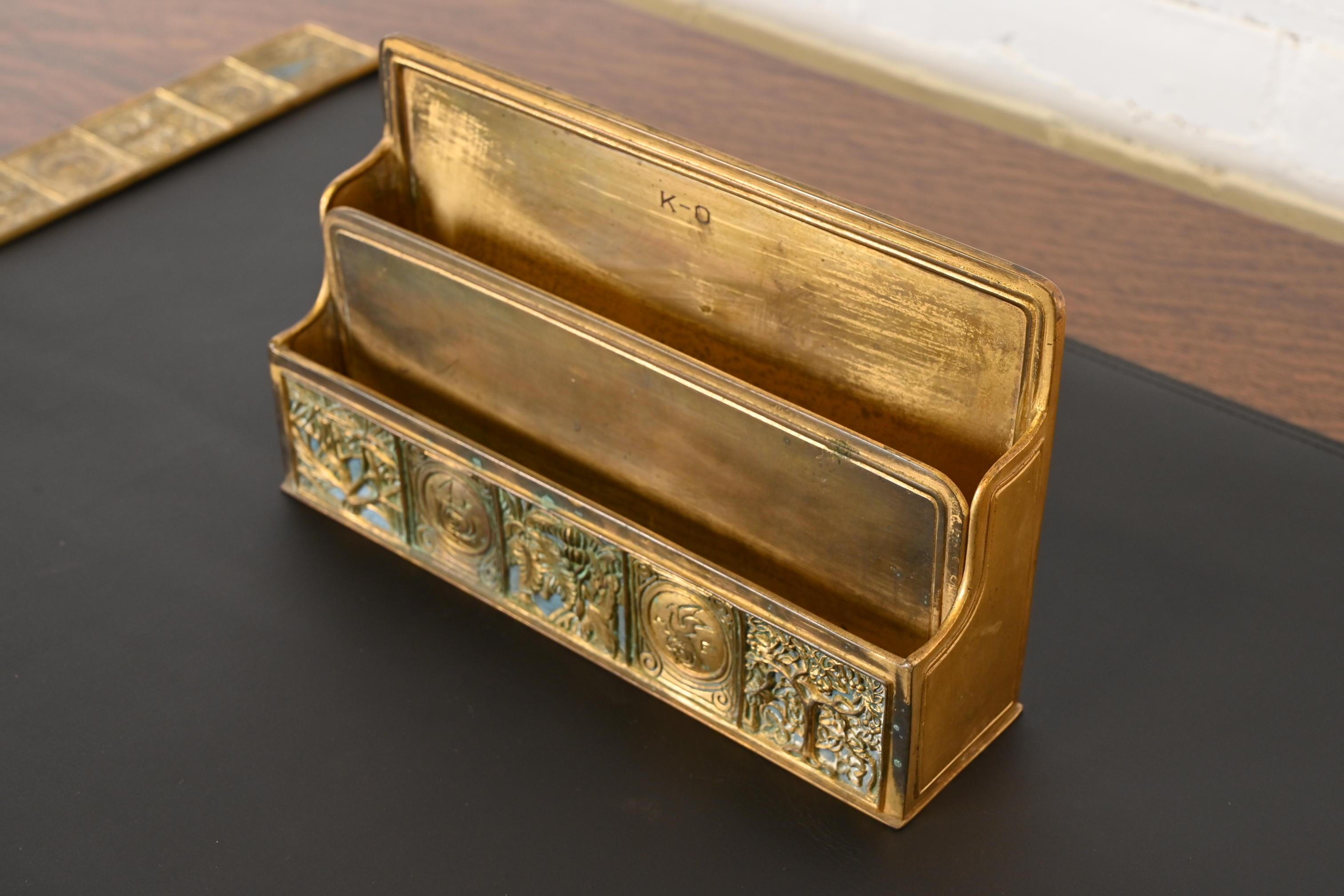 Tiffany Studios New York Lesezeichen Muster Bronze Doré Briefständer (amerikanisch) im Angebot