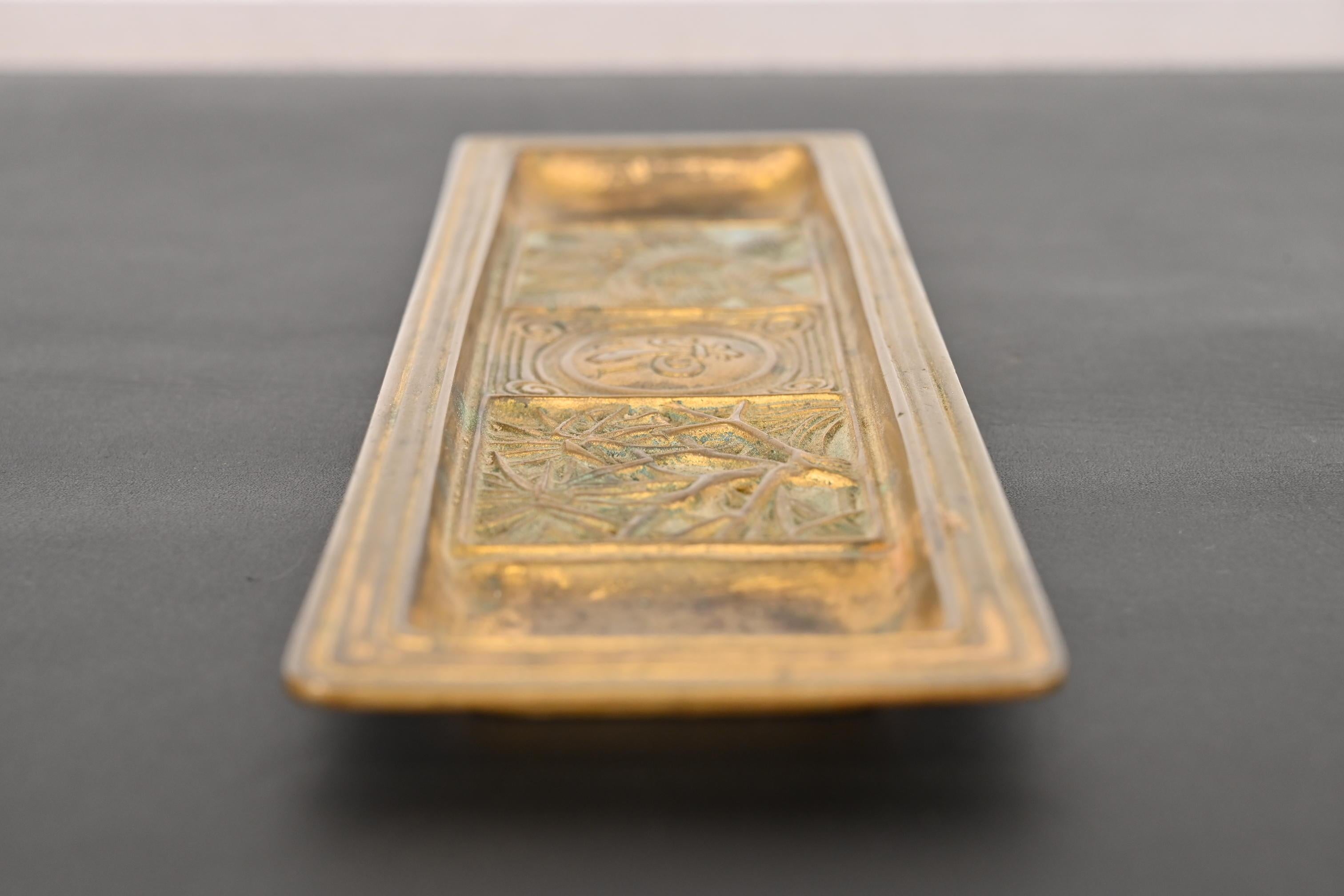 Tiffany Studios New York Signet Bronze Plumier Doré en vente 4