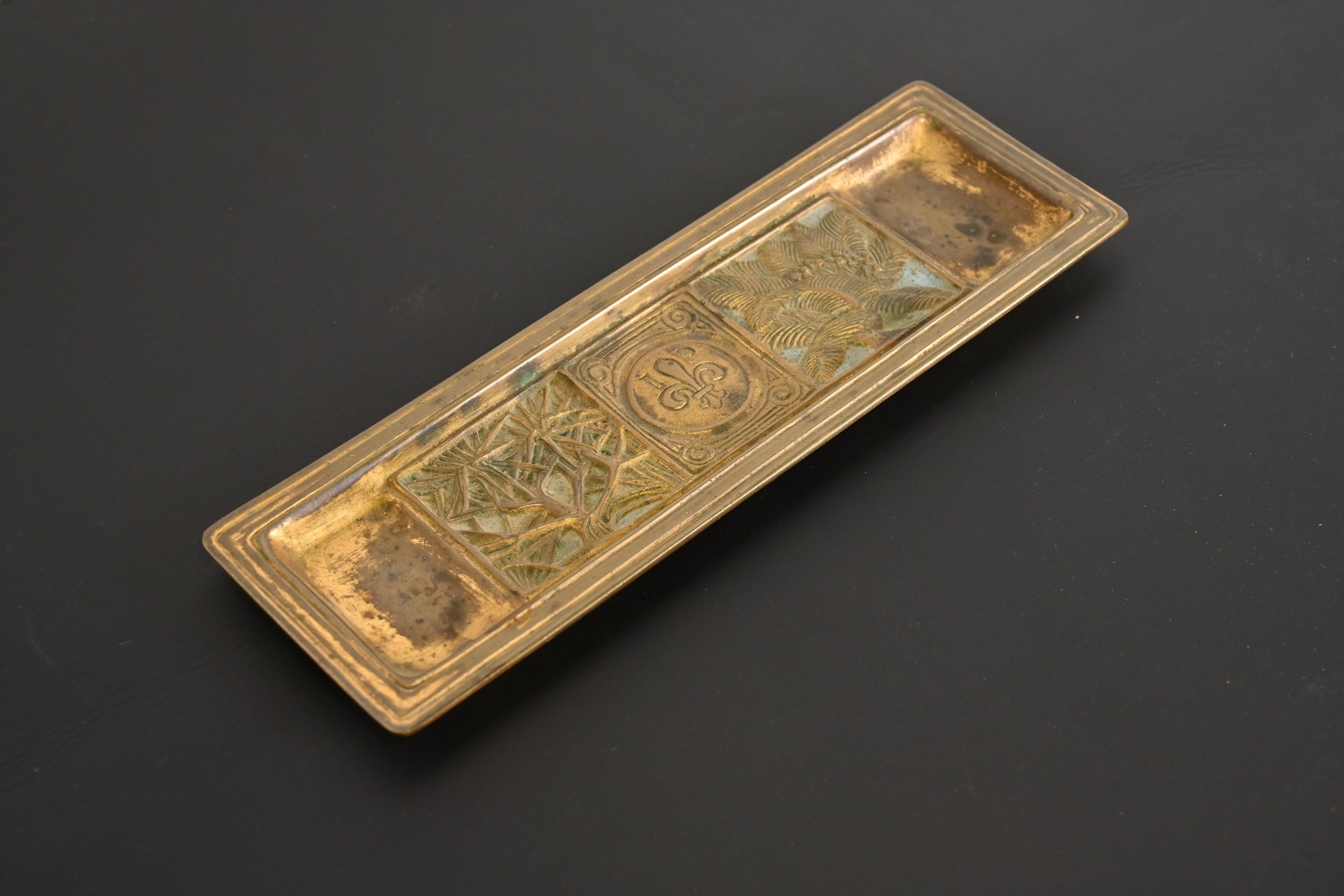 Tiffany Studios New York Bookmark Pattern Bronze Doré Pen Tray In Good Condition For Sale In South Bend, IN