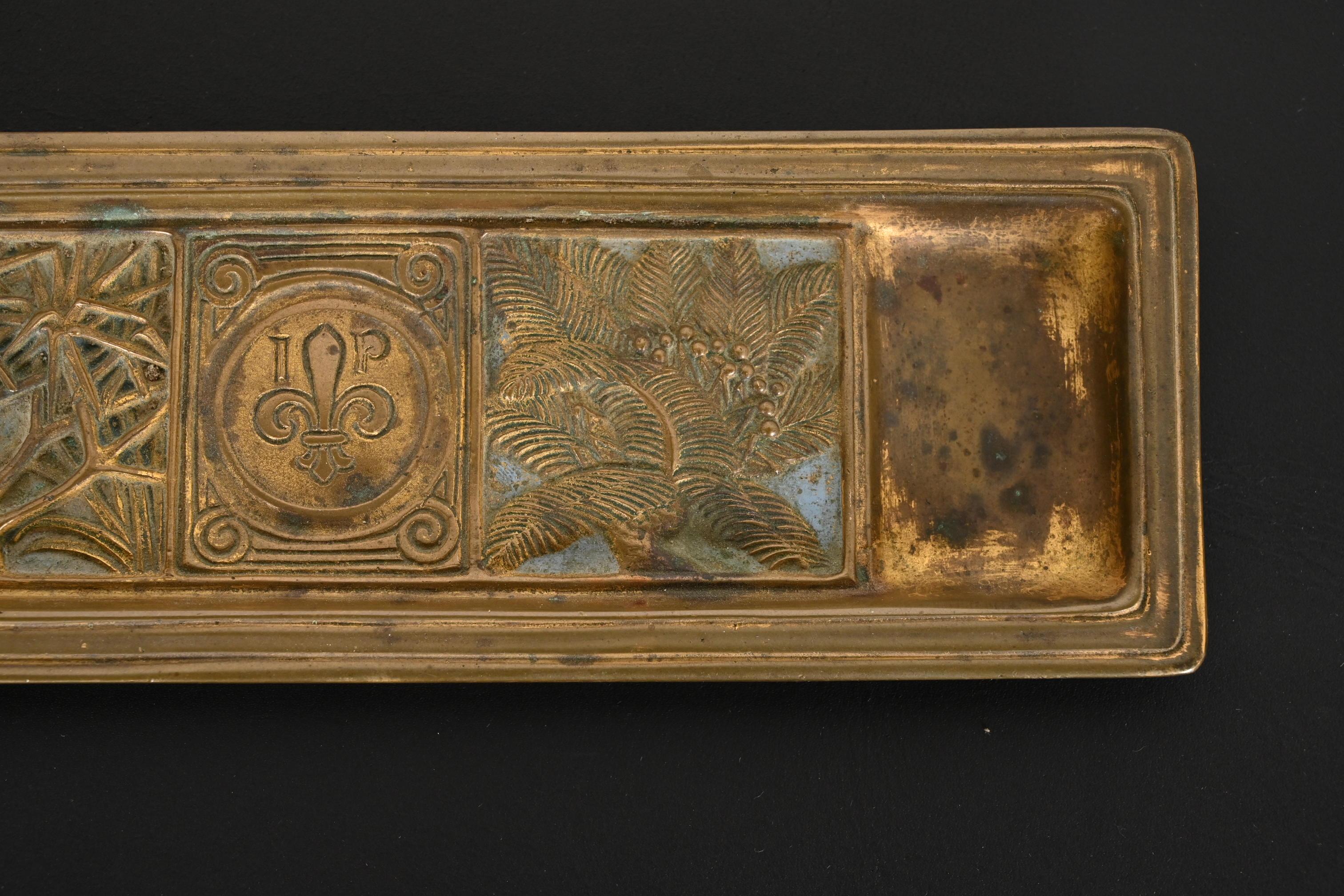Tiffany Studios New York Signet Bronze Plumier Doré en vente 2
