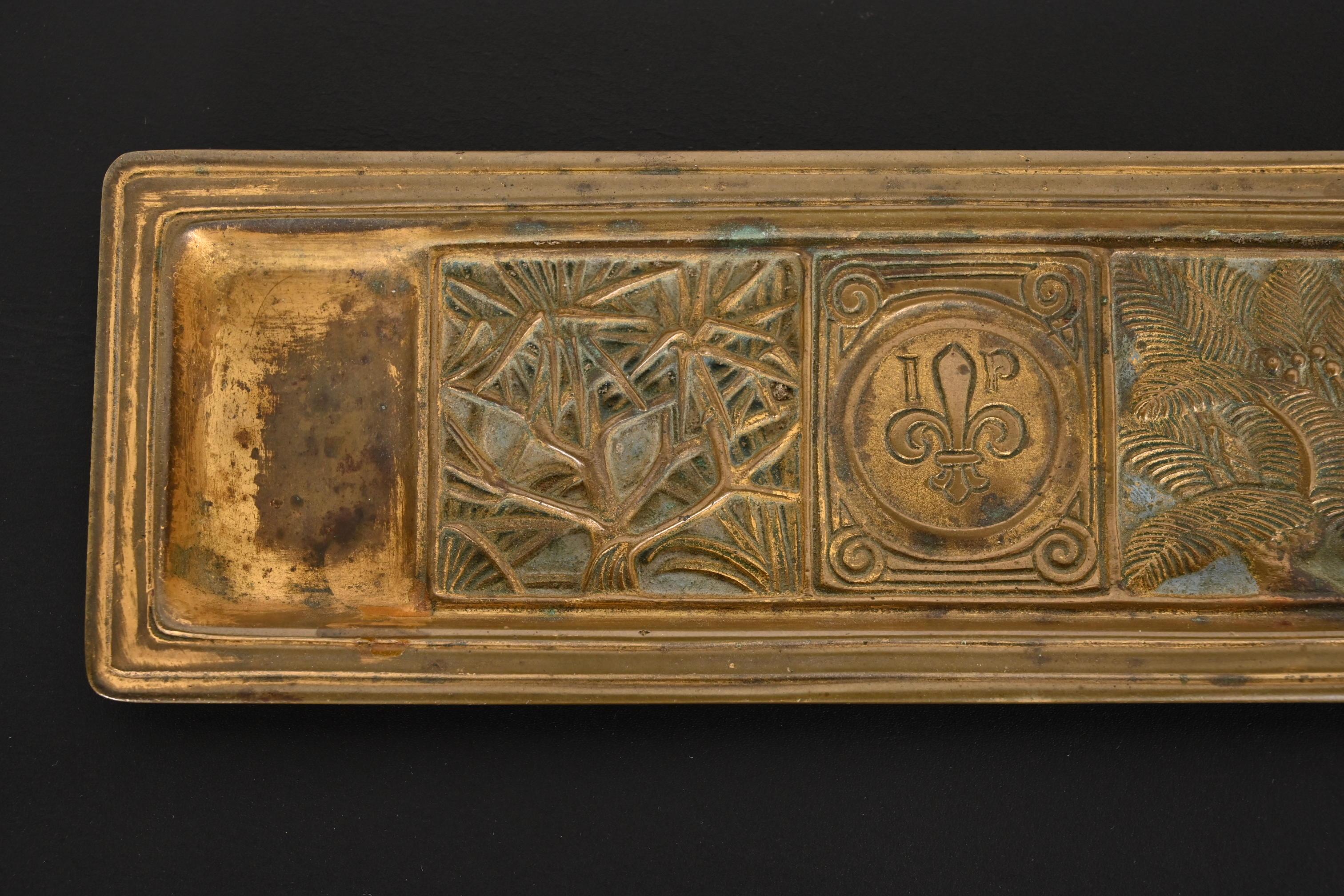 Tiffany Studios New York Signet Bronze Plumier Doré en vente 3