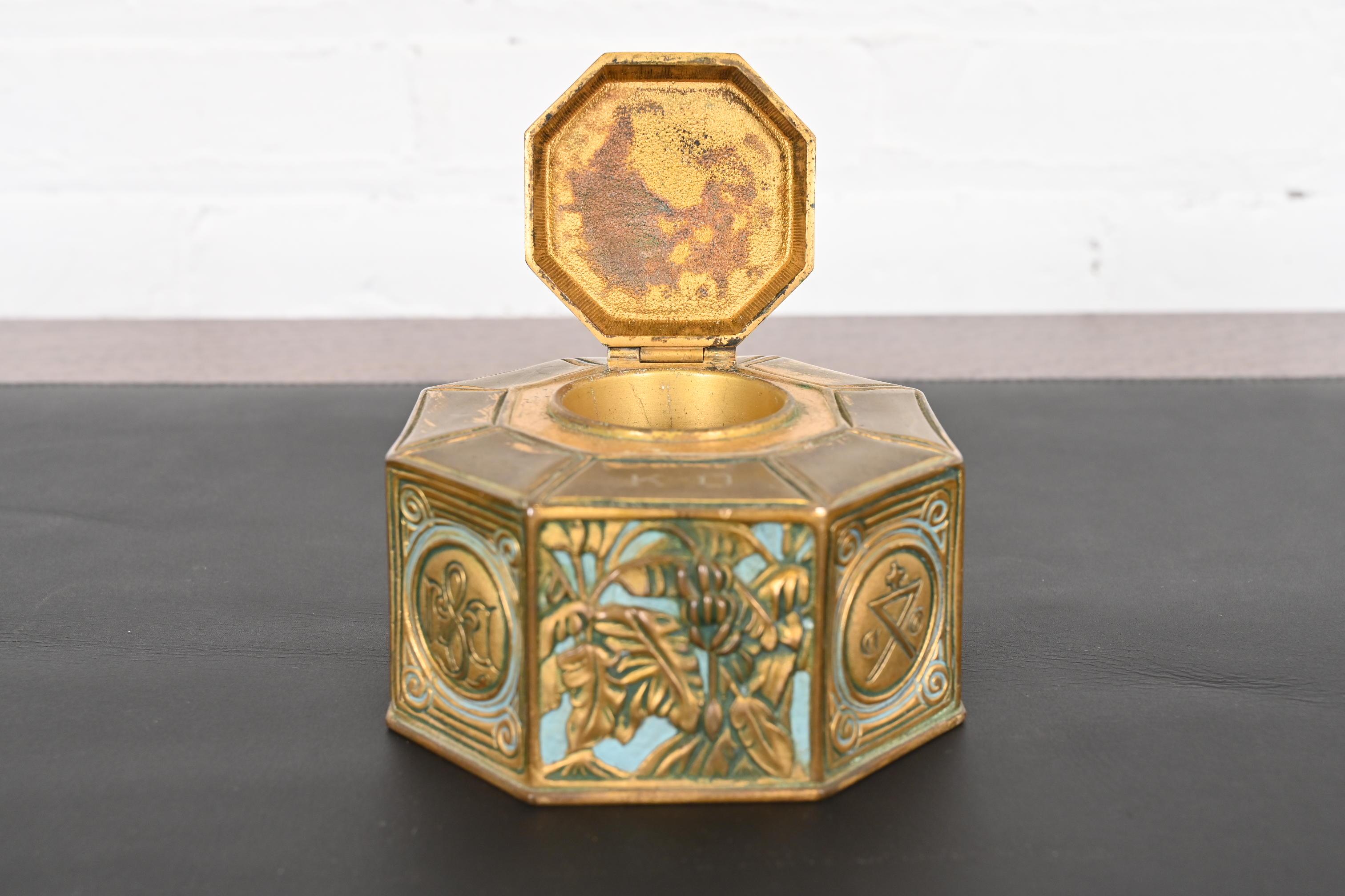 Calamaio in bronzo con motivo a segnalibro Tiffany Studios New York in vendita 3