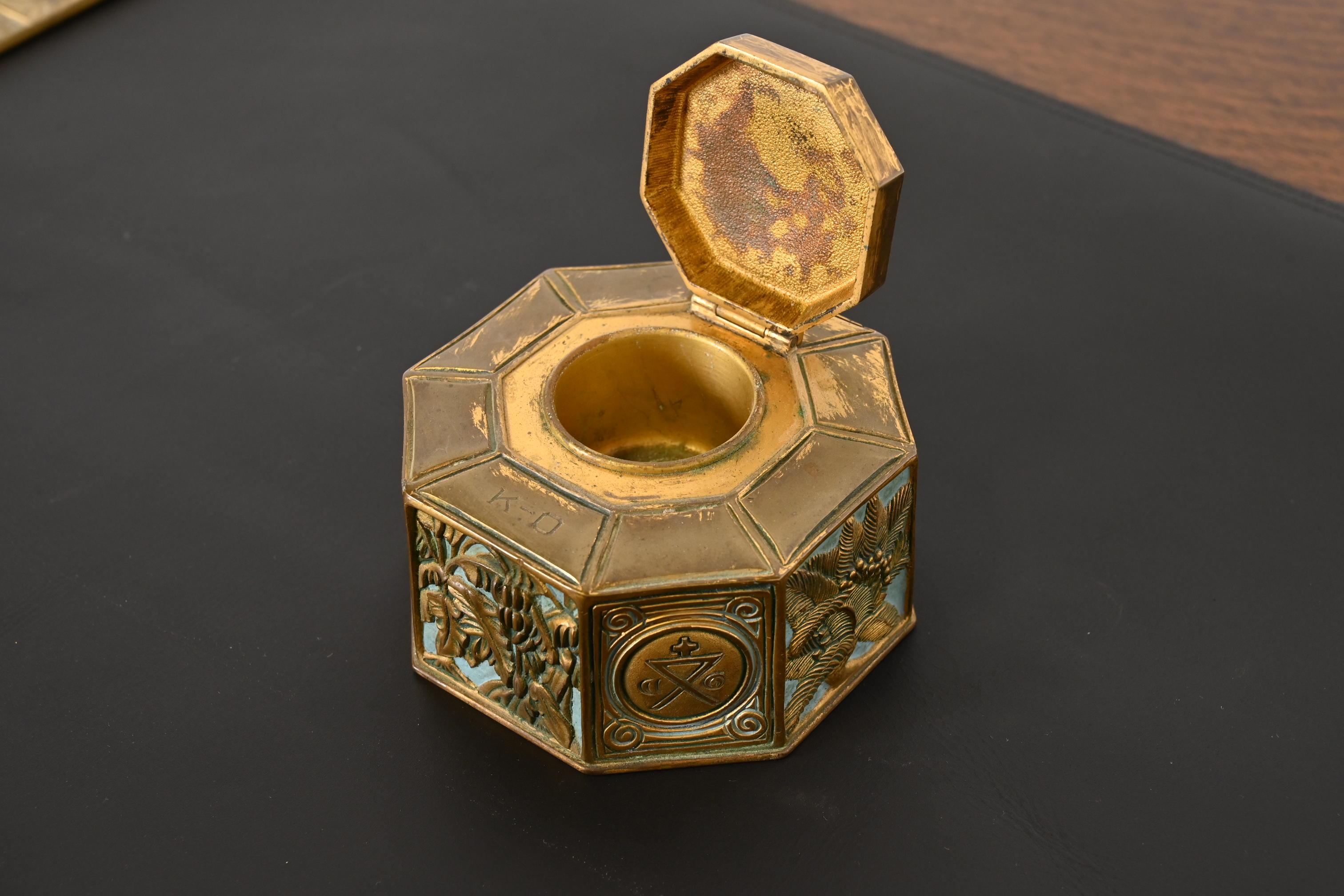 Calamaio in bronzo con motivo a segnalibro Tiffany Studios New York in vendita 4