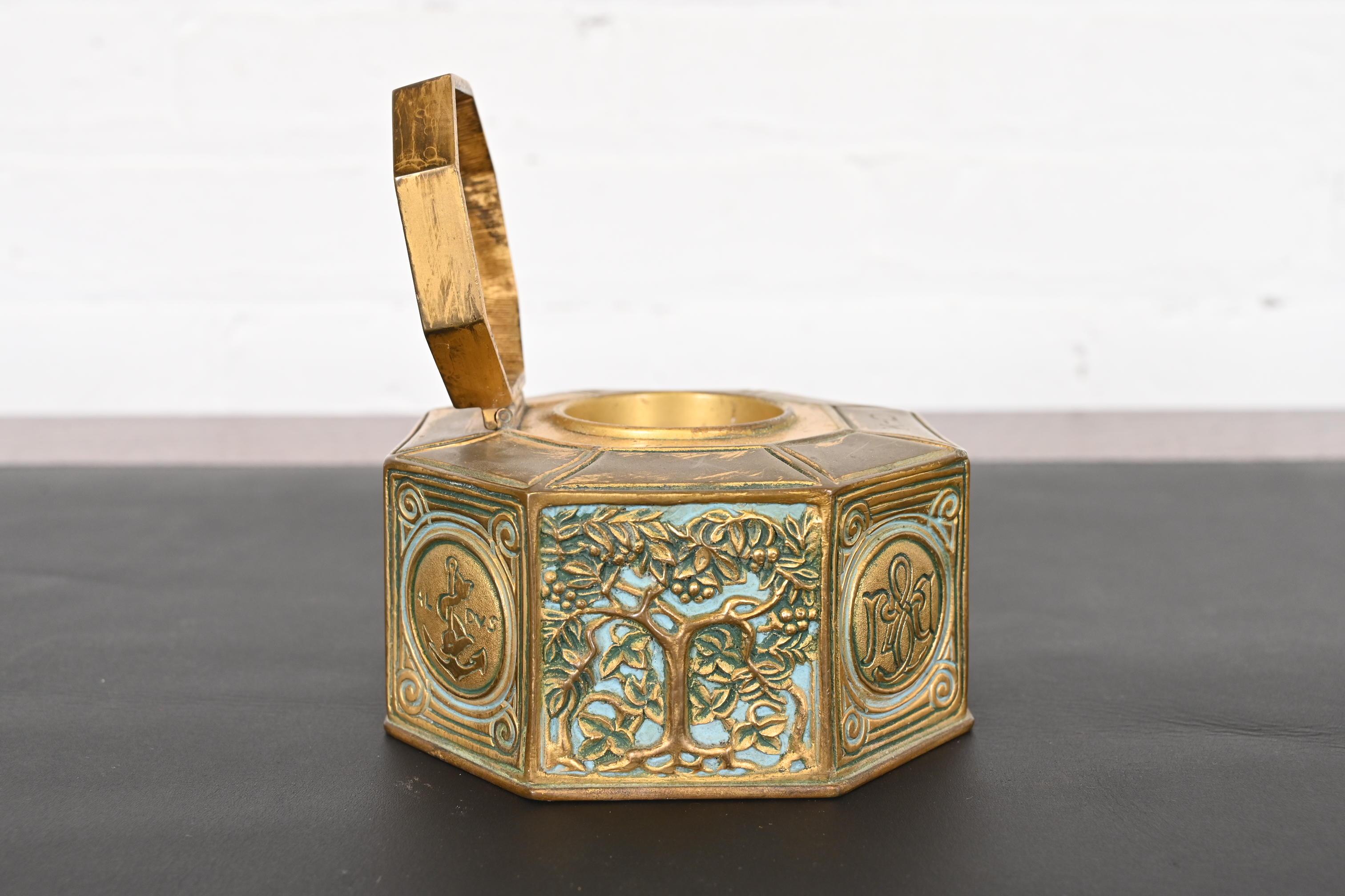 Calamaio in bronzo con motivo a segnalibro Tiffany Studios New York in vendita 6