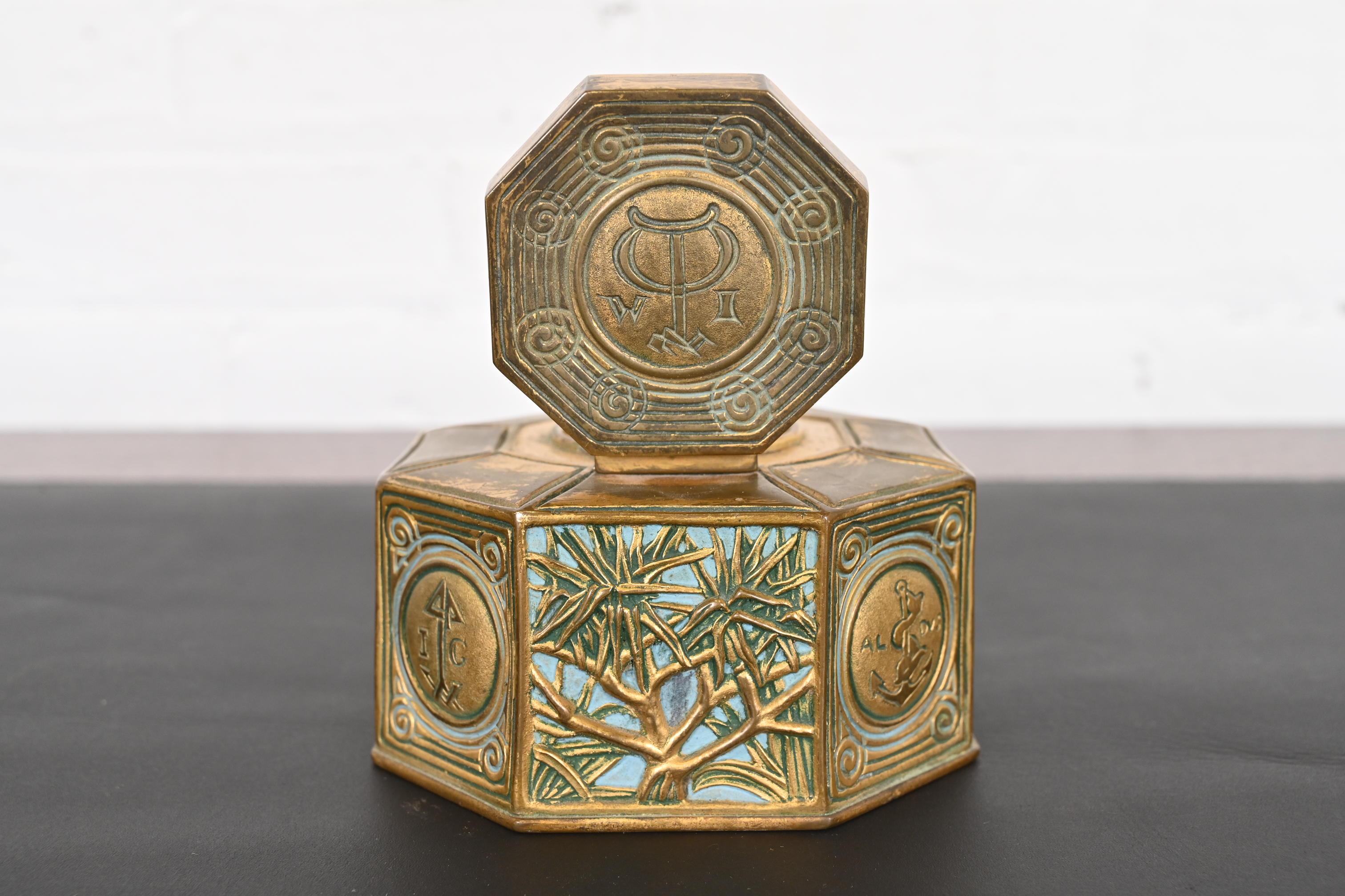 Calamaio in bronzo con motivo a segnalibro Tiffany Studios New York in vendita 7