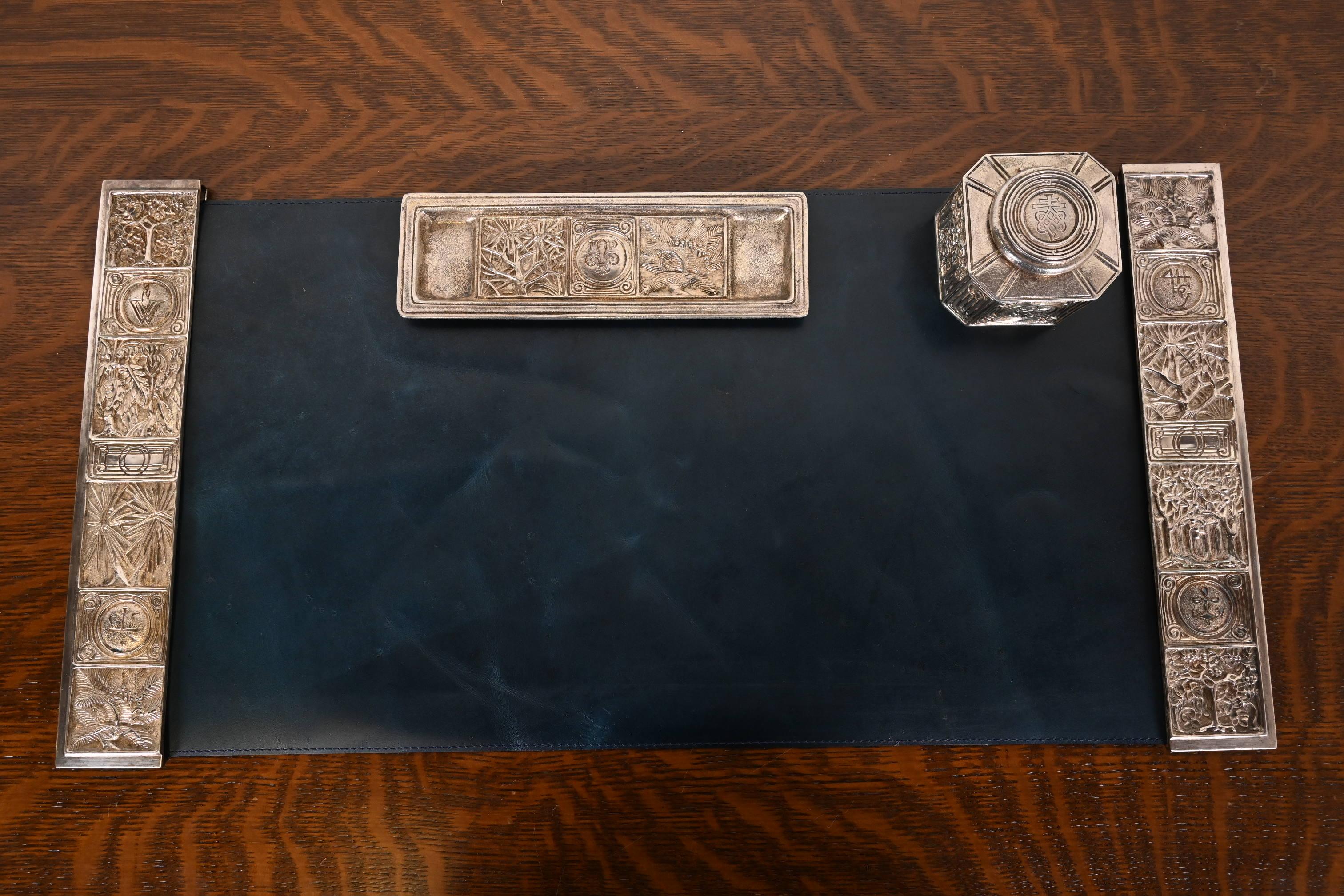 Tiffany Studios New York modello segnalibro in bronzo dorato e argento Set da scrivania 3 pezzi In condizioni buone in vendita a South Bend, IN