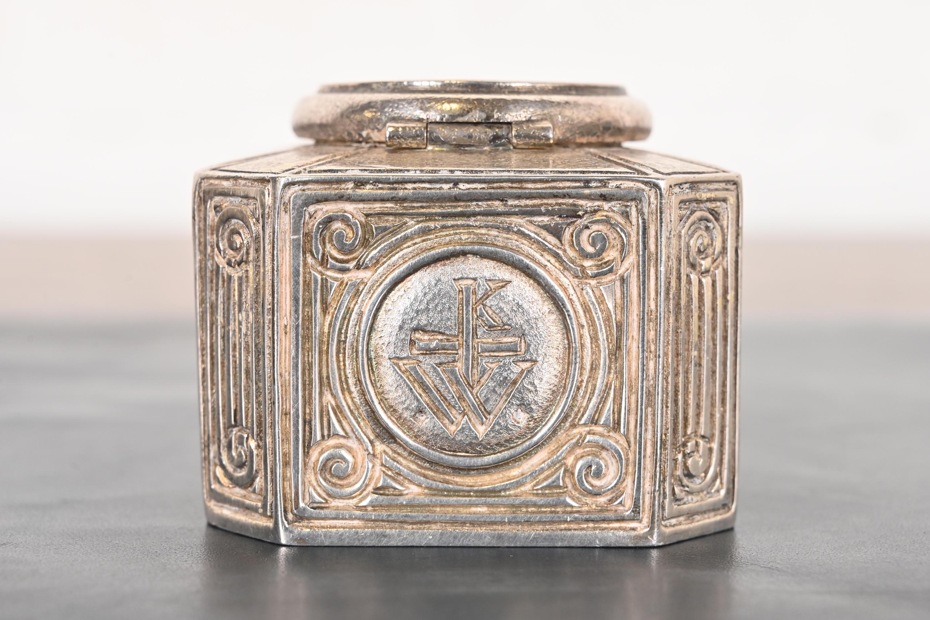 Tiffany Studios New York modello segnalibro in bronzo dorato e argento Set da scrivania 3 pezzi in vendita 1