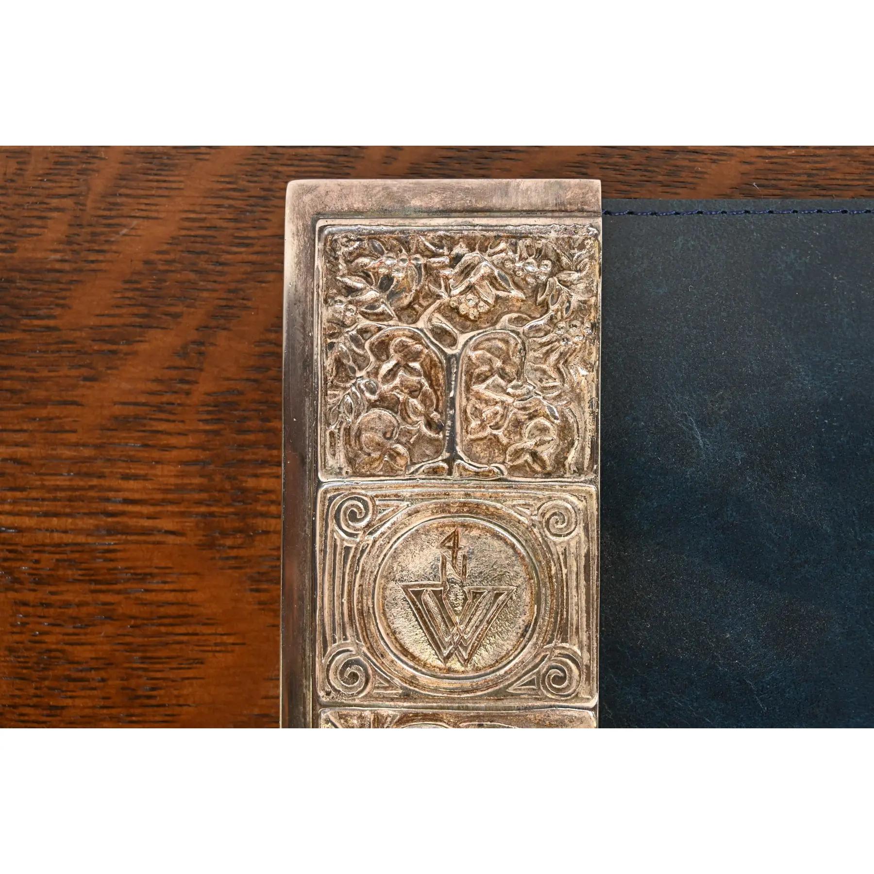 XX secolo Studio Tiffany Studios New York modello segnalibro in bronzo dorato e argento in vendita