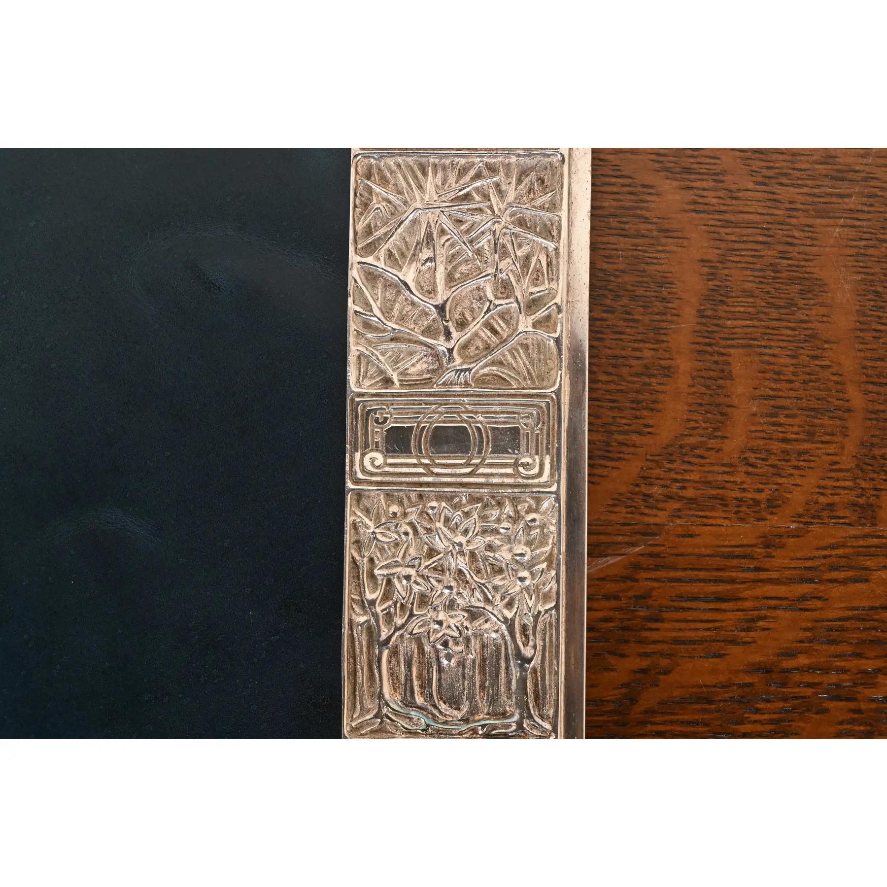Studio Tiffany Studios New York modello segnalibro in bronzo dorato e argento in vendita 2