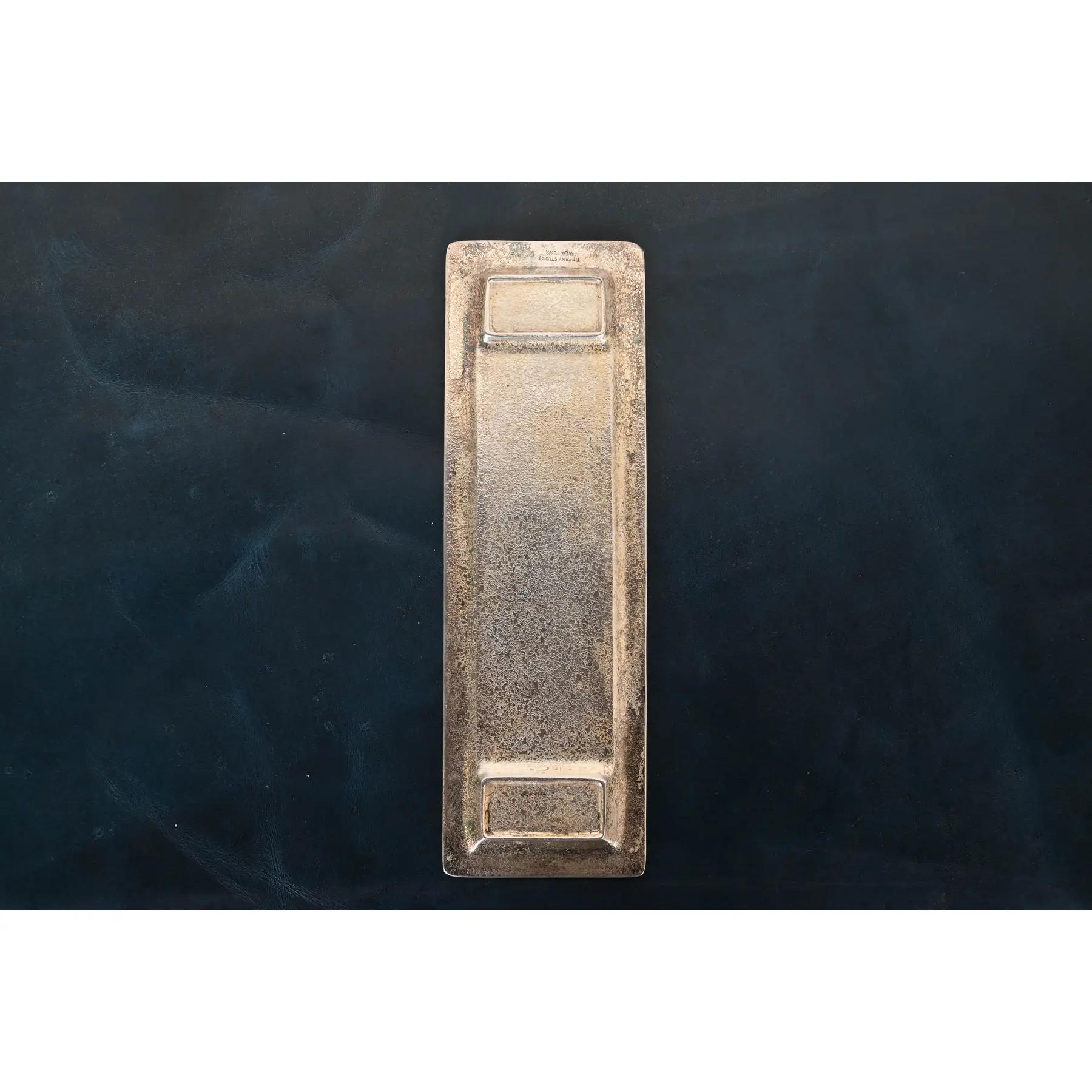 Vassoio portapenne in bronzo dorato e argento con motivo a segnalibro di Tiffany Studios New York in vendita 3