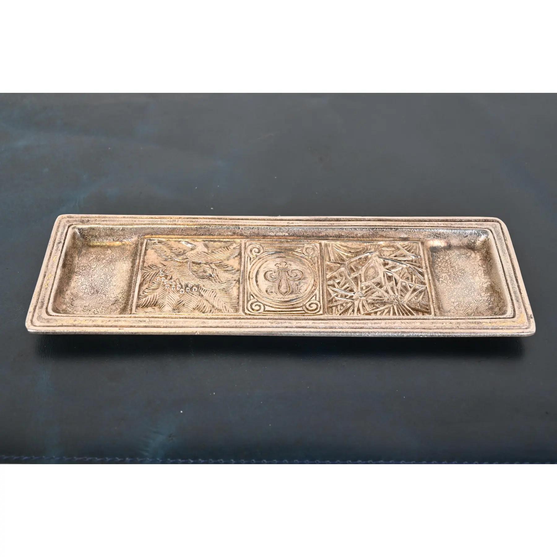 Art Déco Vassoio portapenne in bronzo dorato e argento con motivo a segnalibro di Tiffany Studios New York in vendita