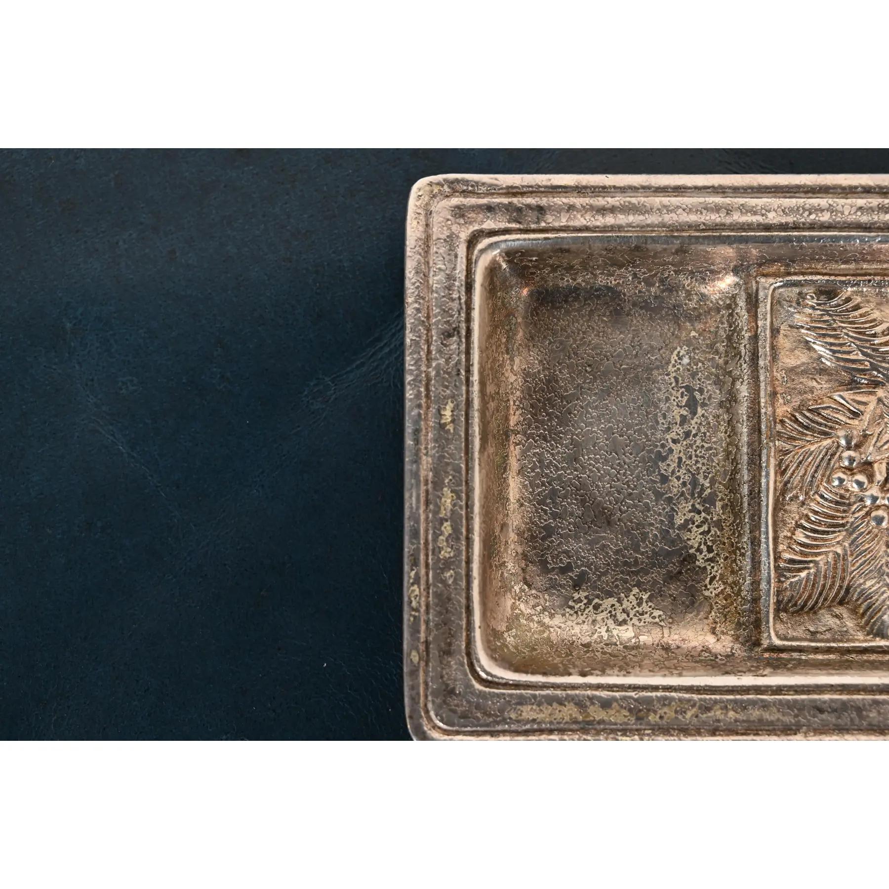 Bronzo Vassoio portapenne in bronzo dorato e argento con motivo a segnalibro di Tiffany Studios New York in vendita