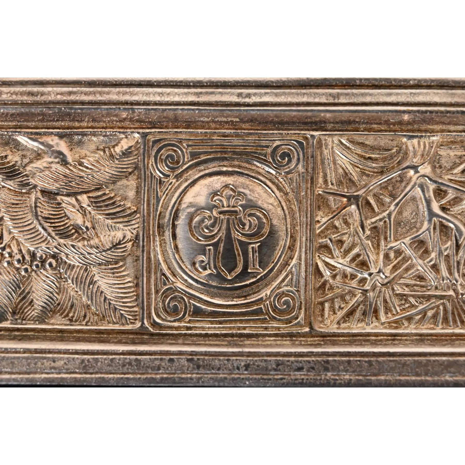 Vassoio portapenne in bronzo dorato e argento con motivo a segnalibro di Tiffany Studios New York in vendita 1