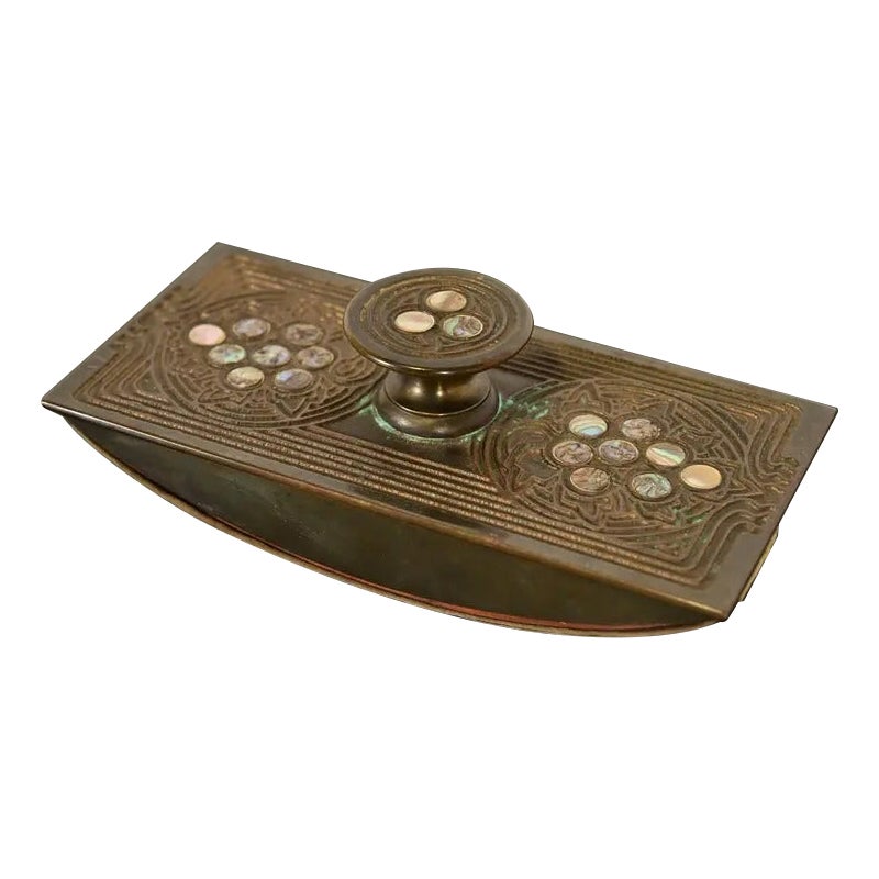 Studio A di New York in bronzo e abalone in vendita