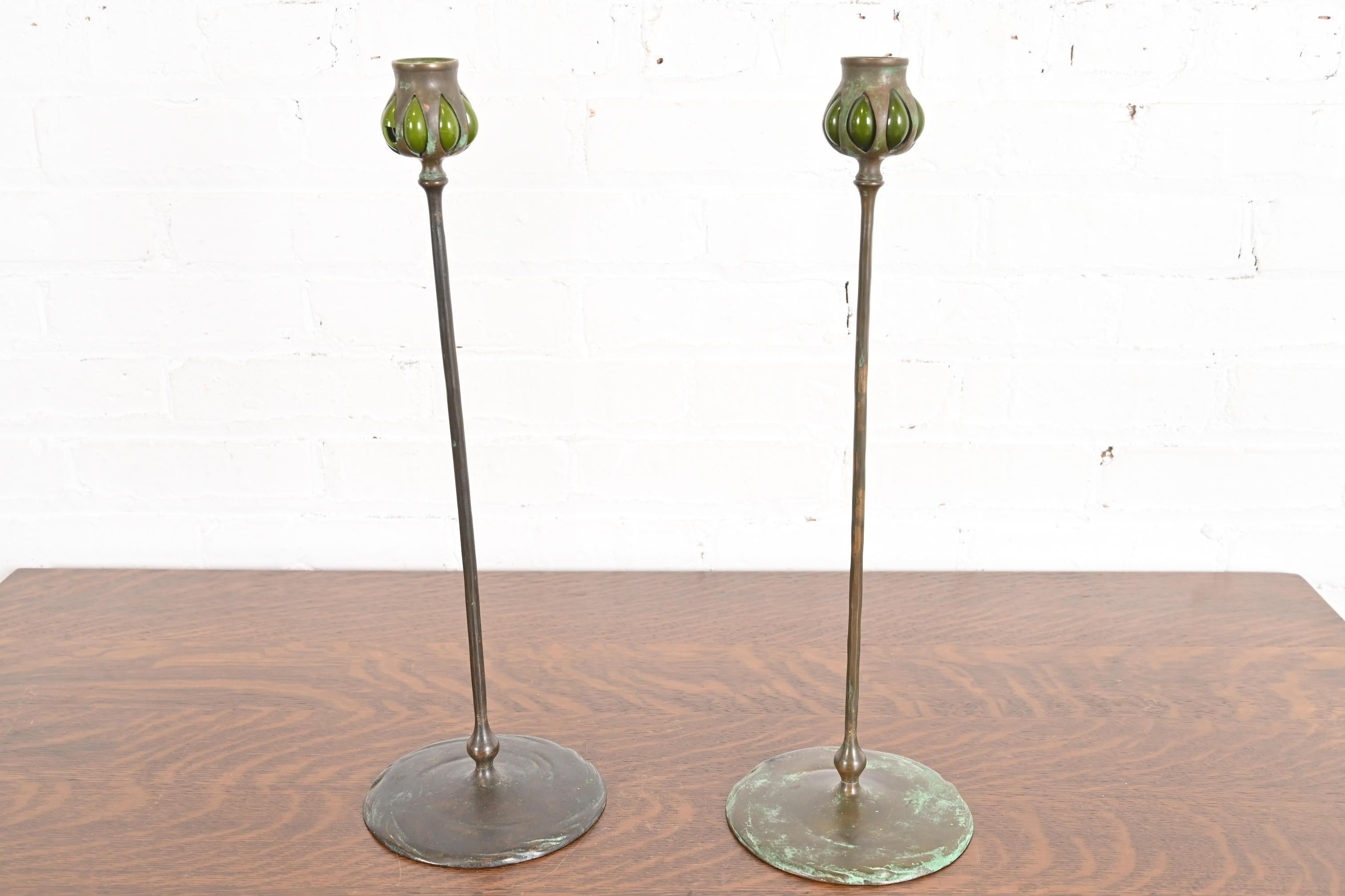 Puddle-Kerzenständer aus Bronze und grünem Favrile-Glas, Tiffany Studios, New York (Arts and Crafts) im Angebot