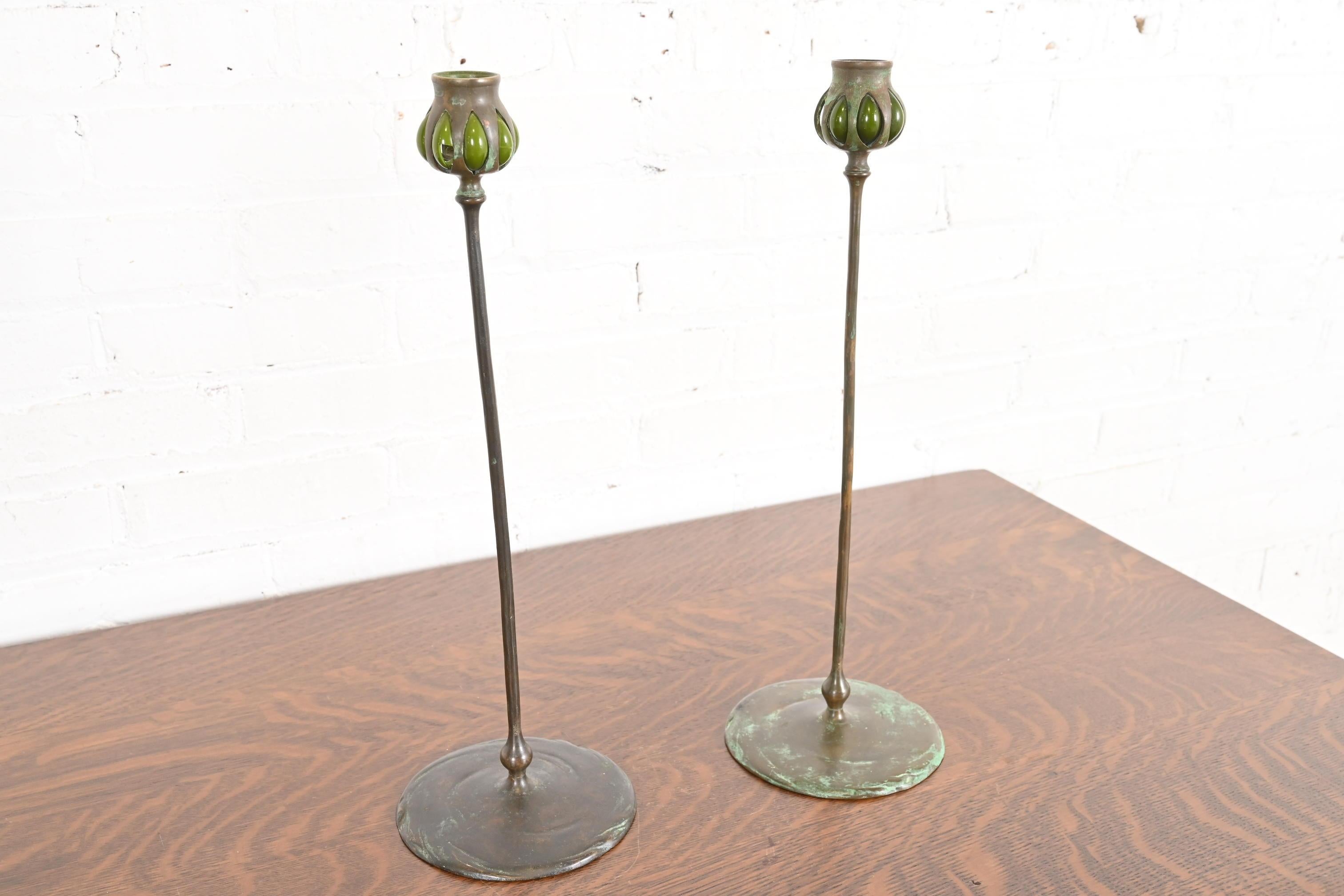 Puddle-Kerzenständer aus Bronze und grünem Favrile-Glas, Tiffany Studios, New York im Zustand „Gut“ im Angebot in South Bend, IN