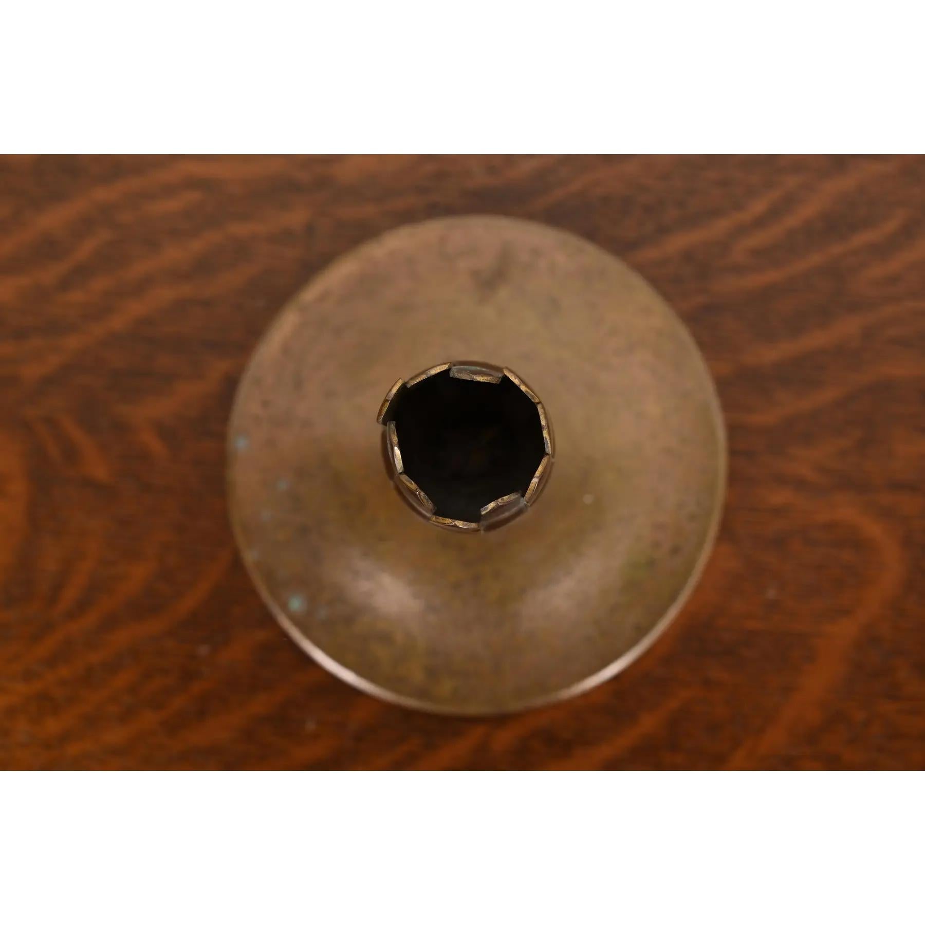 Tiffany Studios New York Bronze Artischocke Form Vase Stand oder Kerzenständer (20. Jahrhundert) im Angebot