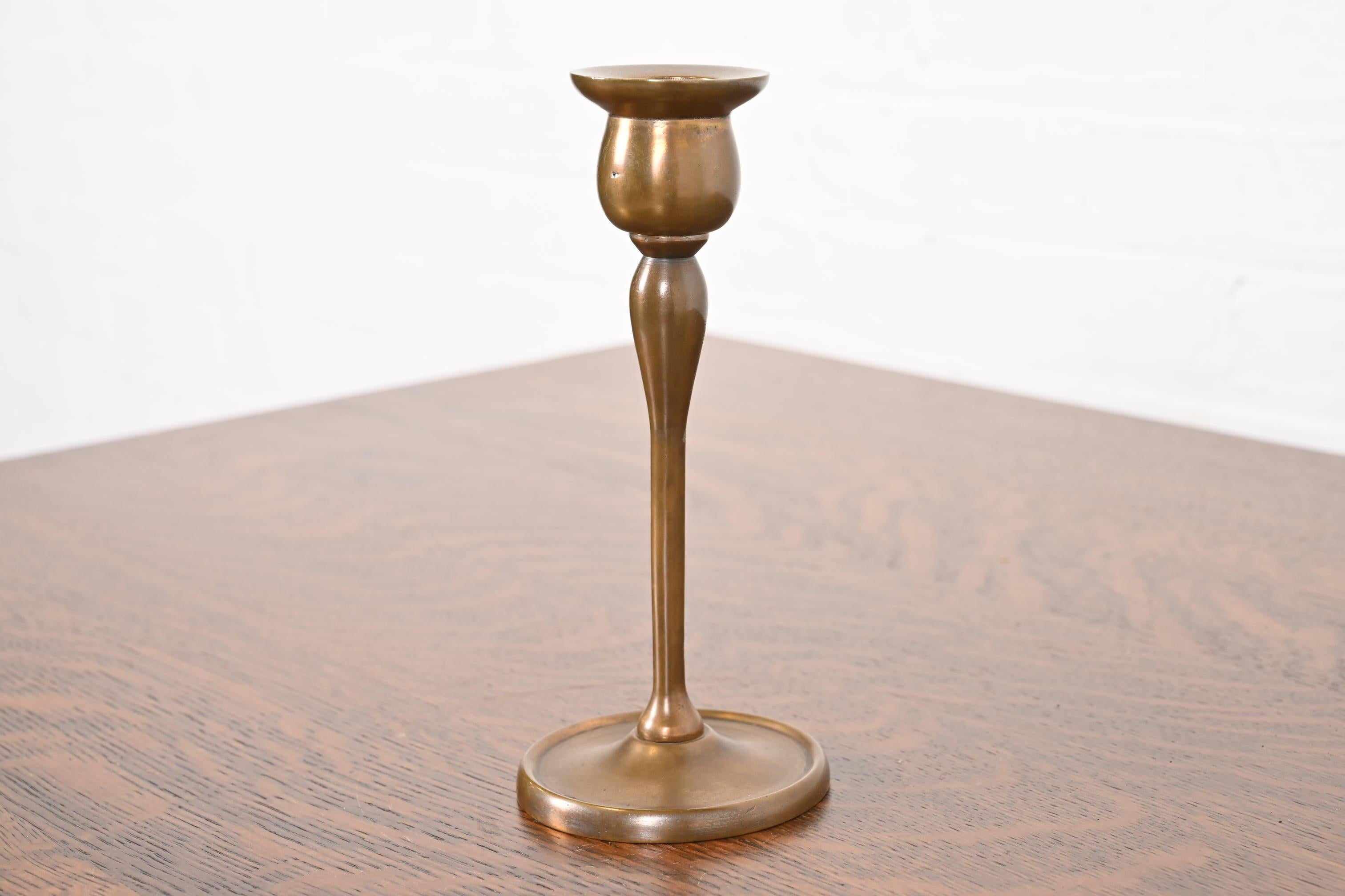 Tiffany Studios New York Bronze Kerzenständer, CIRCA 1910 (Arts and Crafts) im Angebot